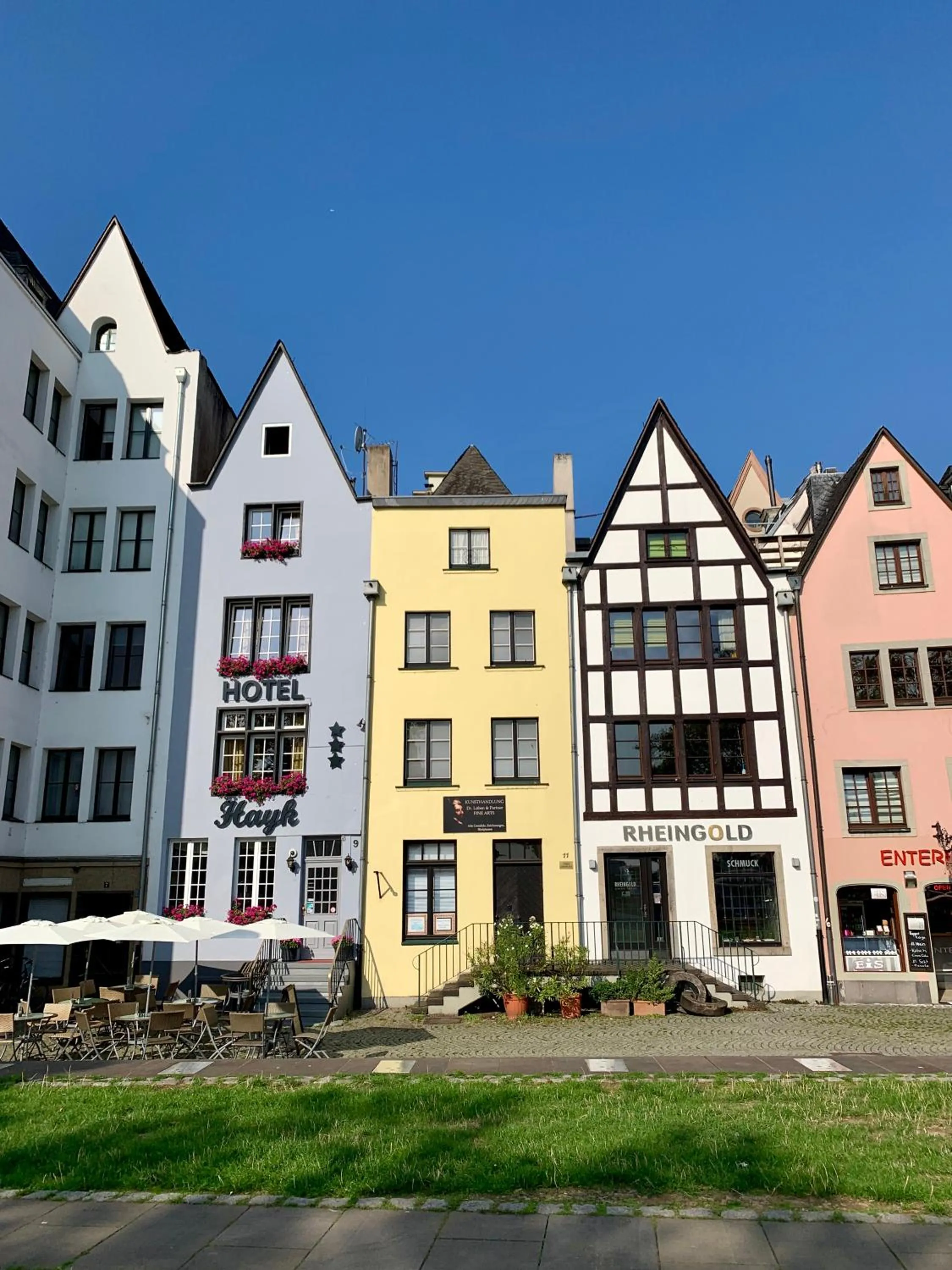 Property building in Altstadthotel Hayk am Rhein