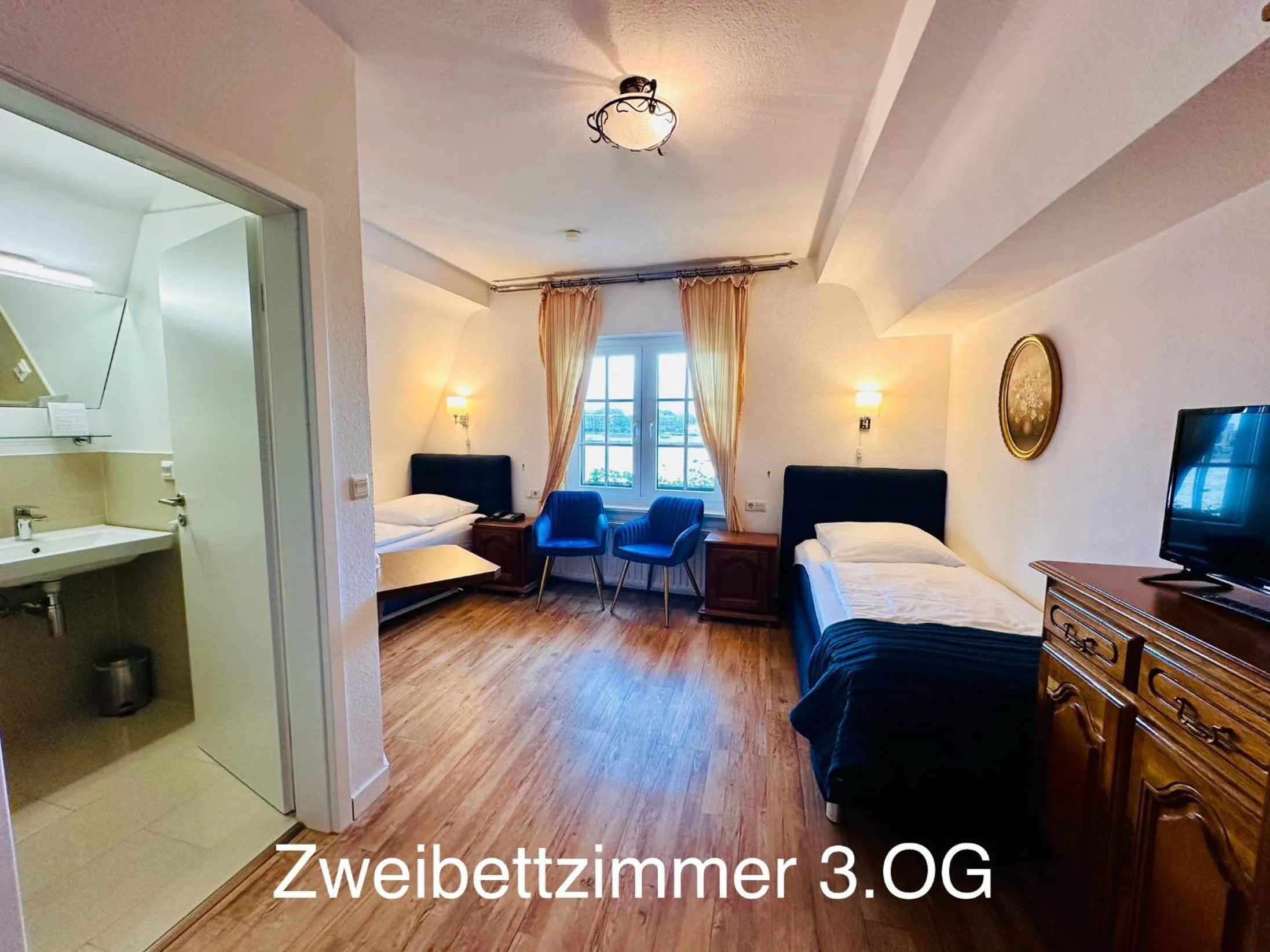 Bed in Altstadthotel Hayk am Rhein