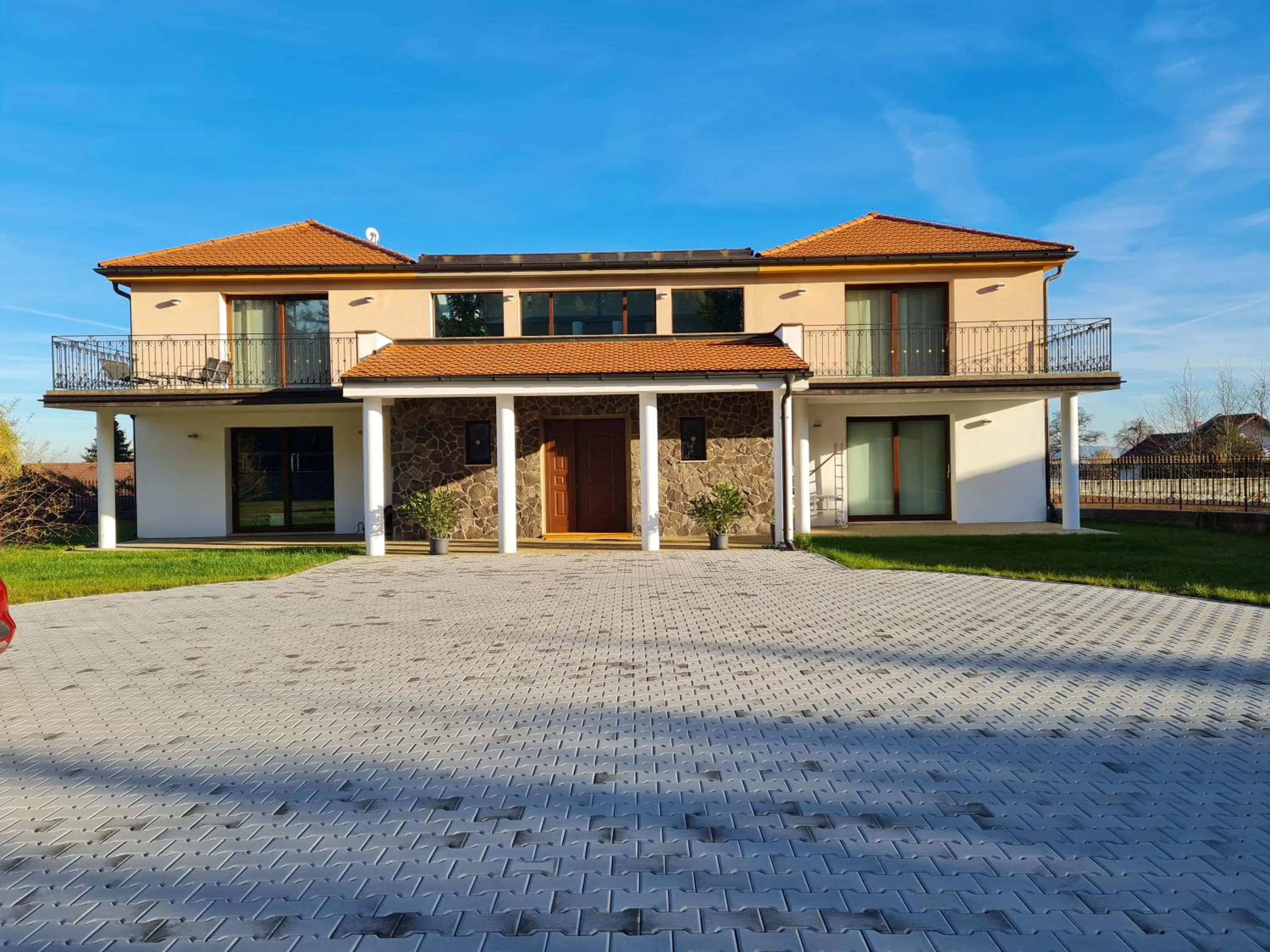 Property building in Atrium-Accomm