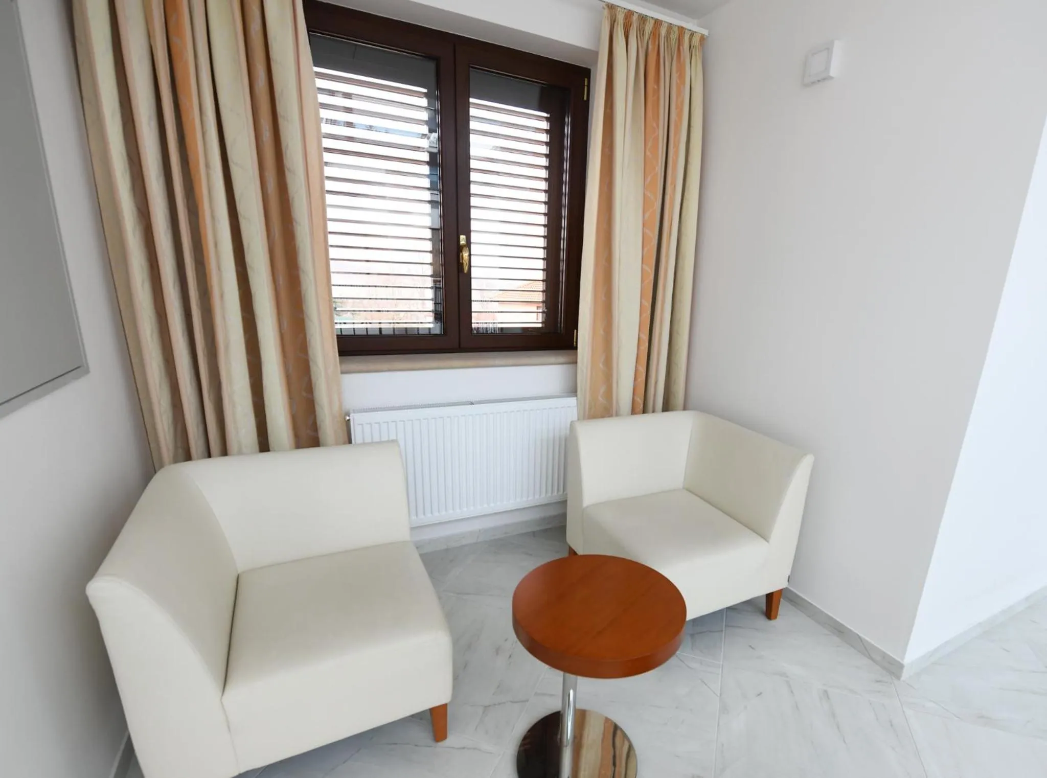 Seating area in Atrium-Accomm