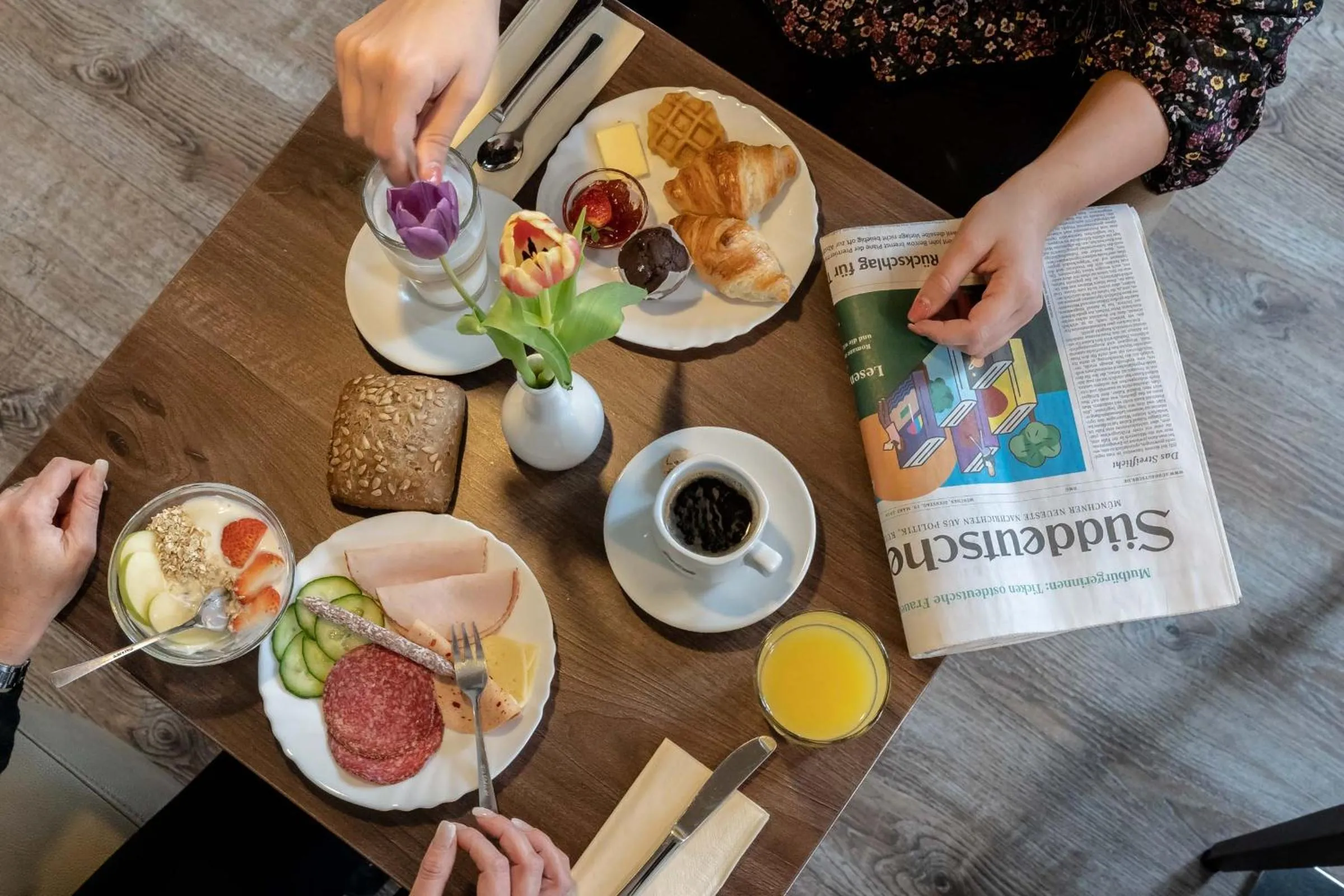 Food and drinks in Empress Boutique Hotel