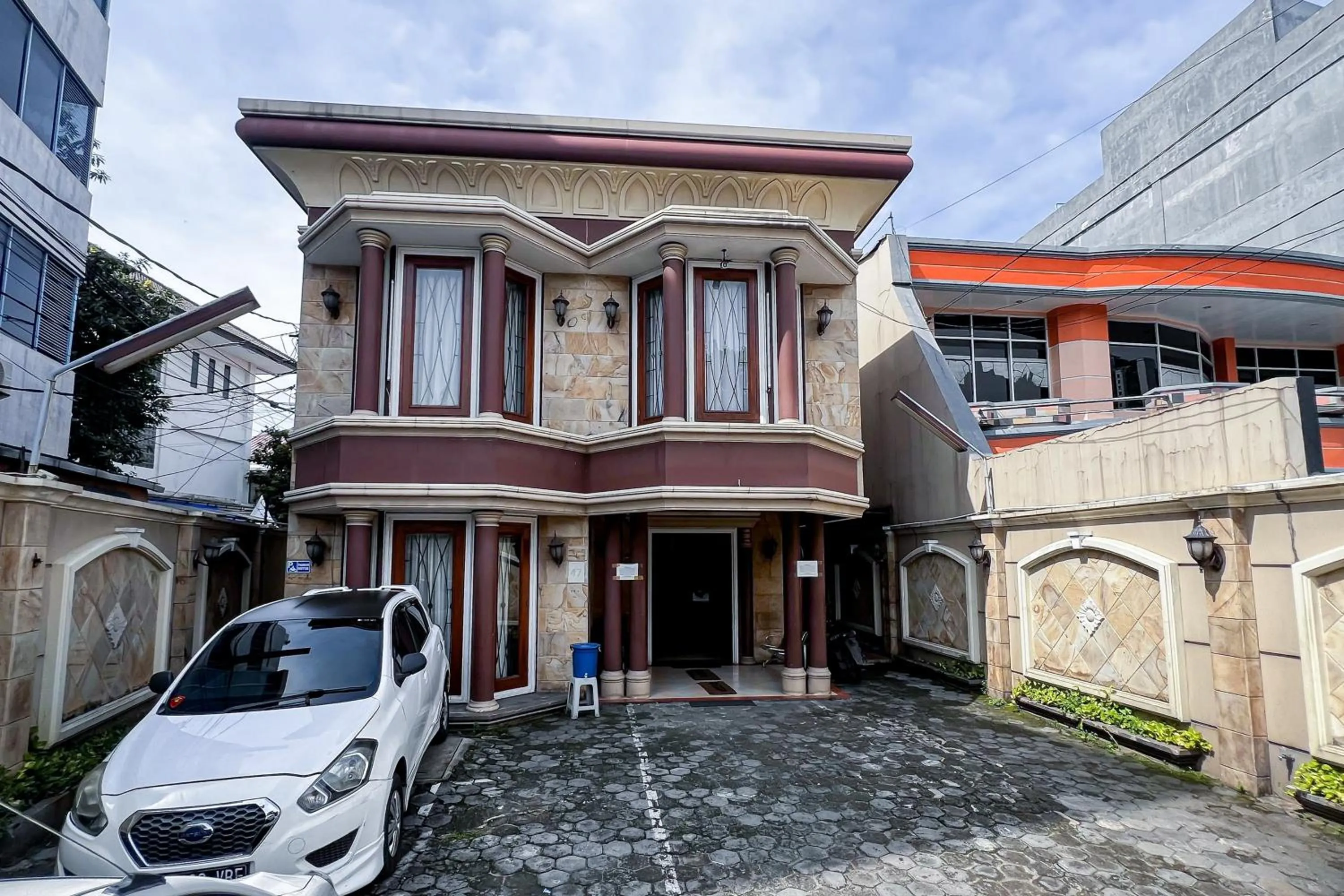Property building in House Of Livina Mitra RedDoorz