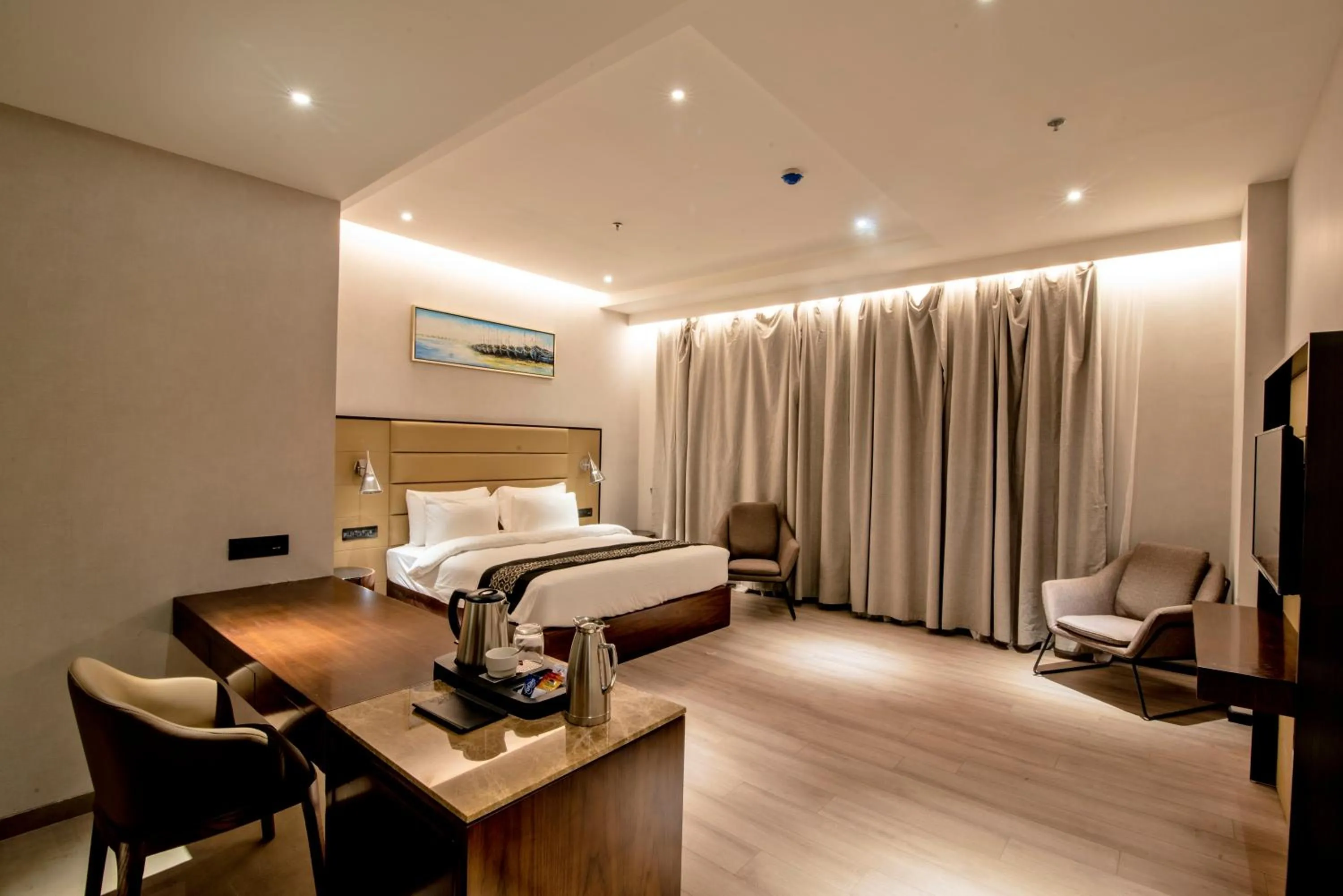 Living room, Bed in Enrise by Sayaji Nashik