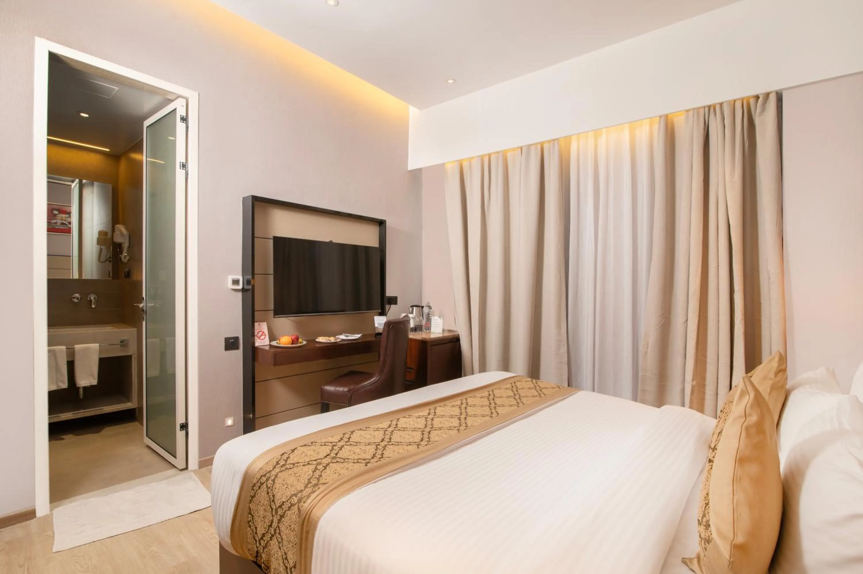 Bedroom, Bed in Enrise by Sayaji Nashik