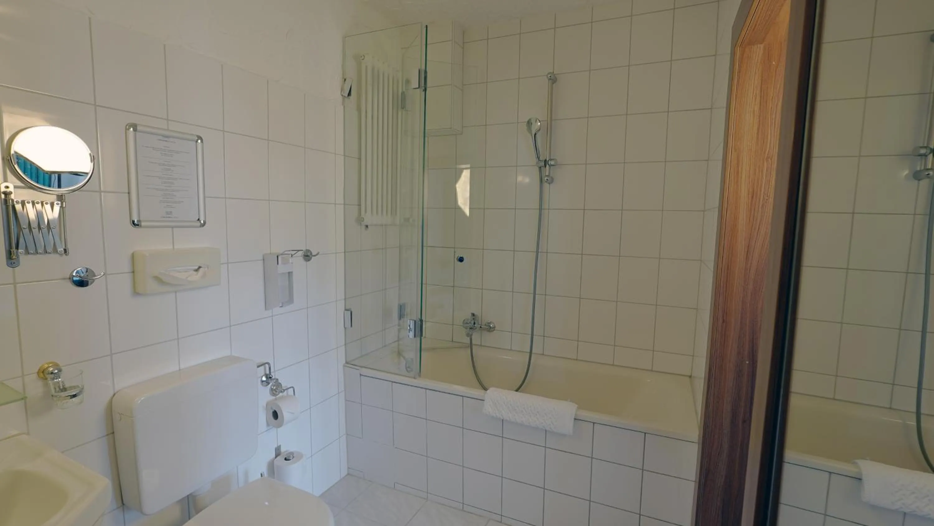 Bathroom in Hotel und Restaurant Löwenbräu Köln