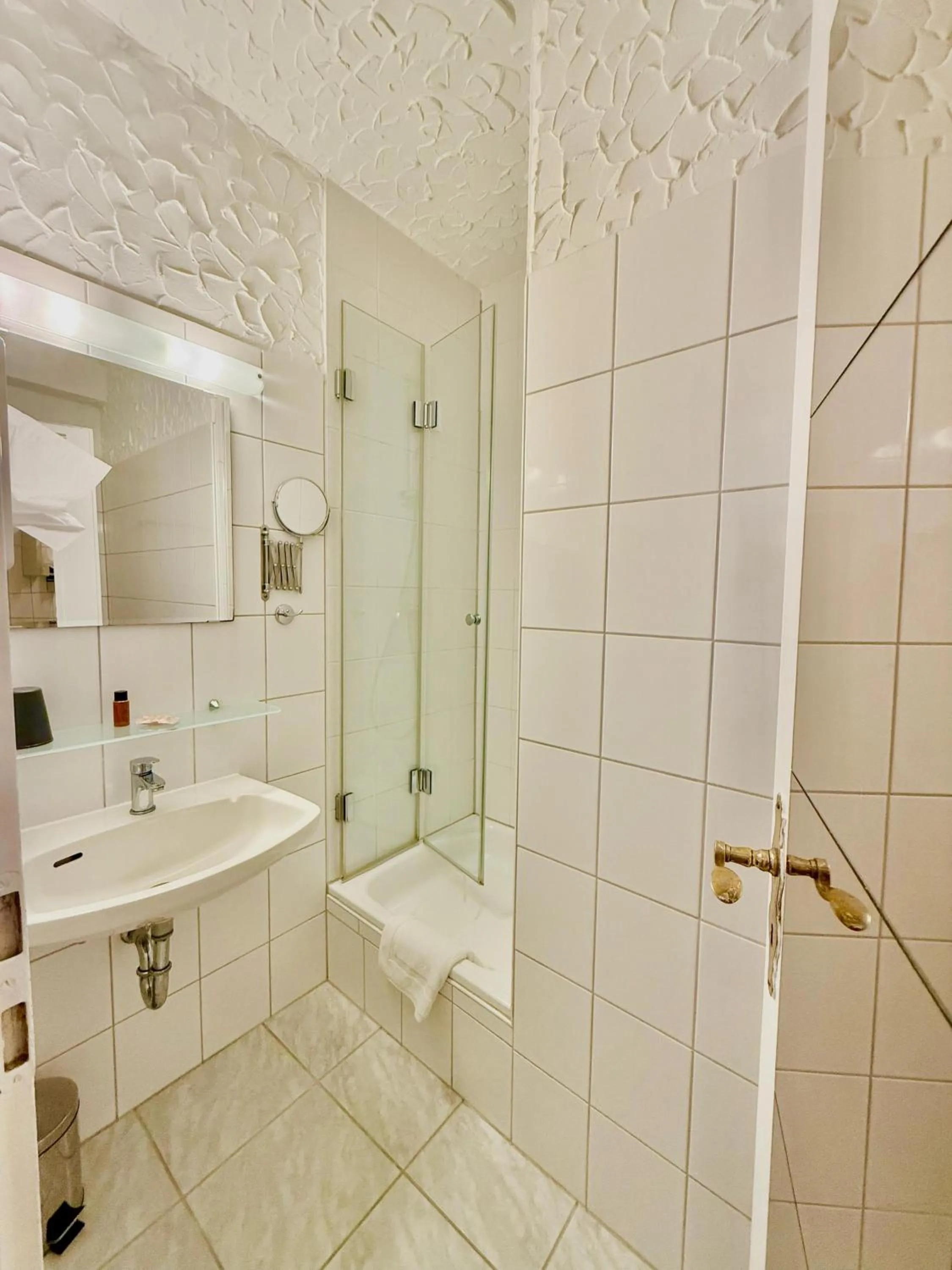 Bathroom in Hotel und Restaurant Löwenbräu Köln