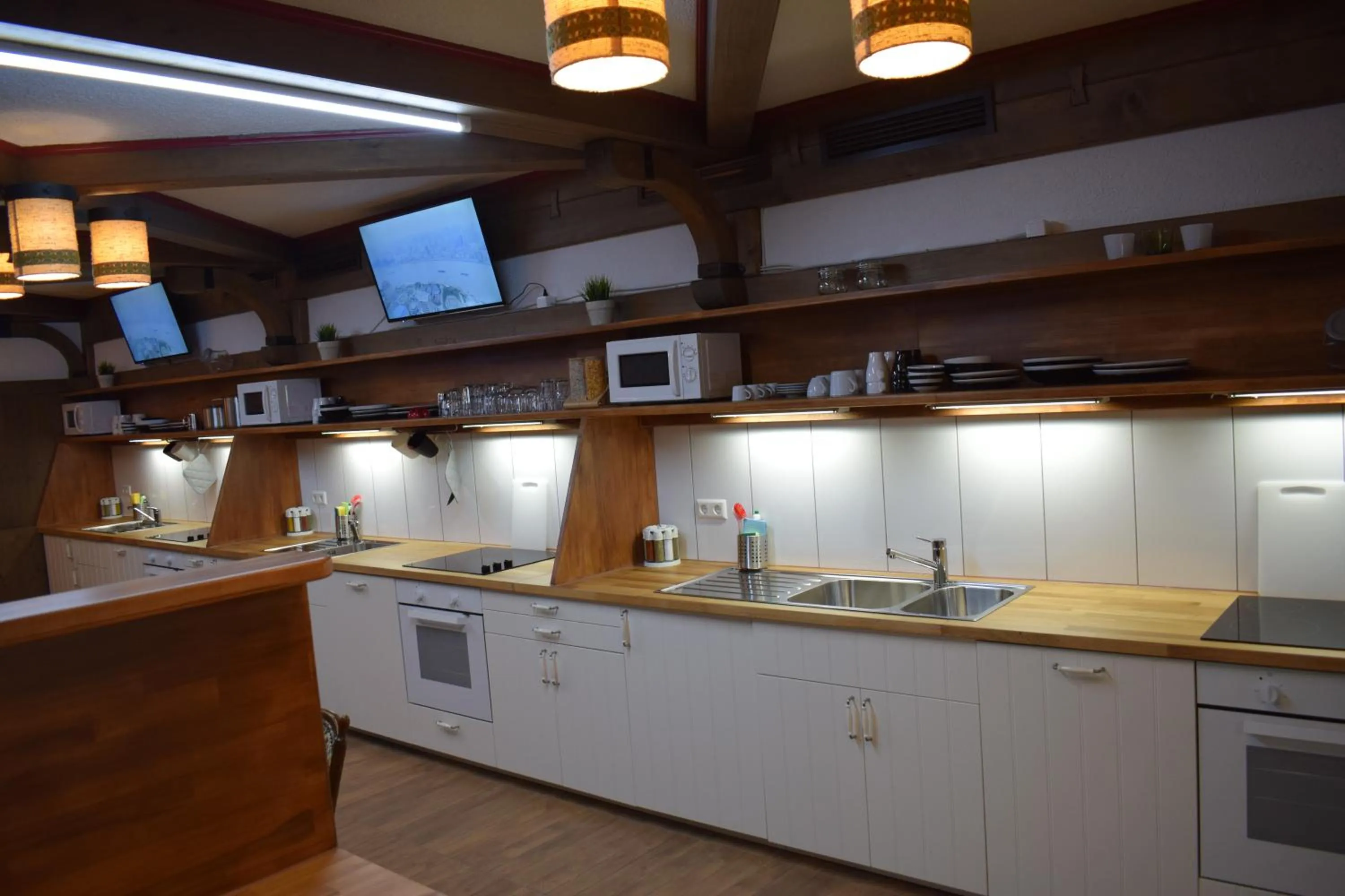 Communal kitchen in Hotel Post mit Klimaanlage