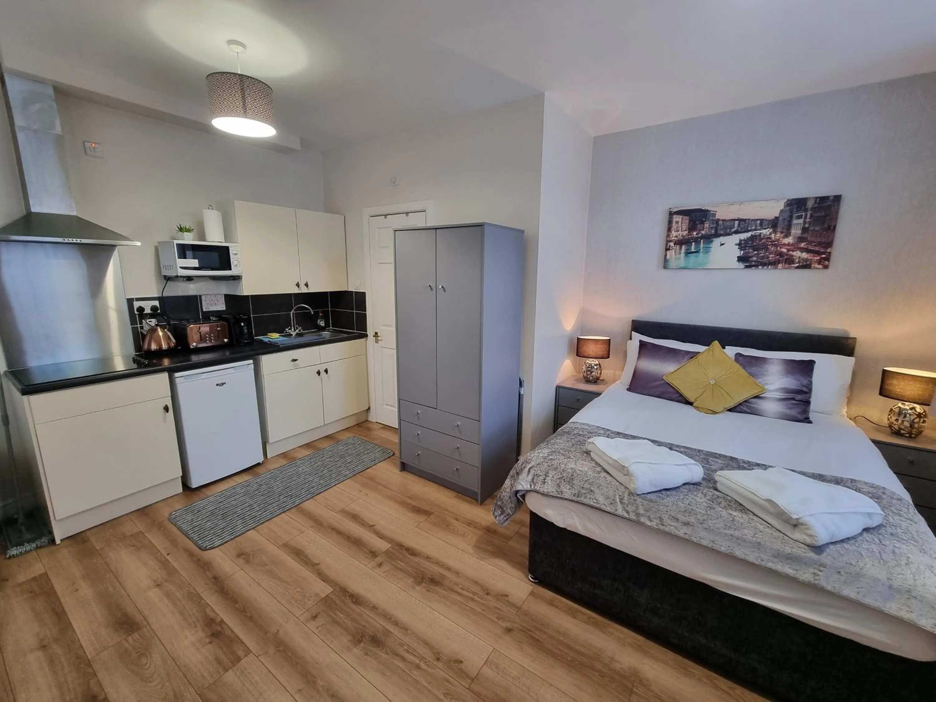 Bedroom, Bed in Ricky Road Guest House - Premium