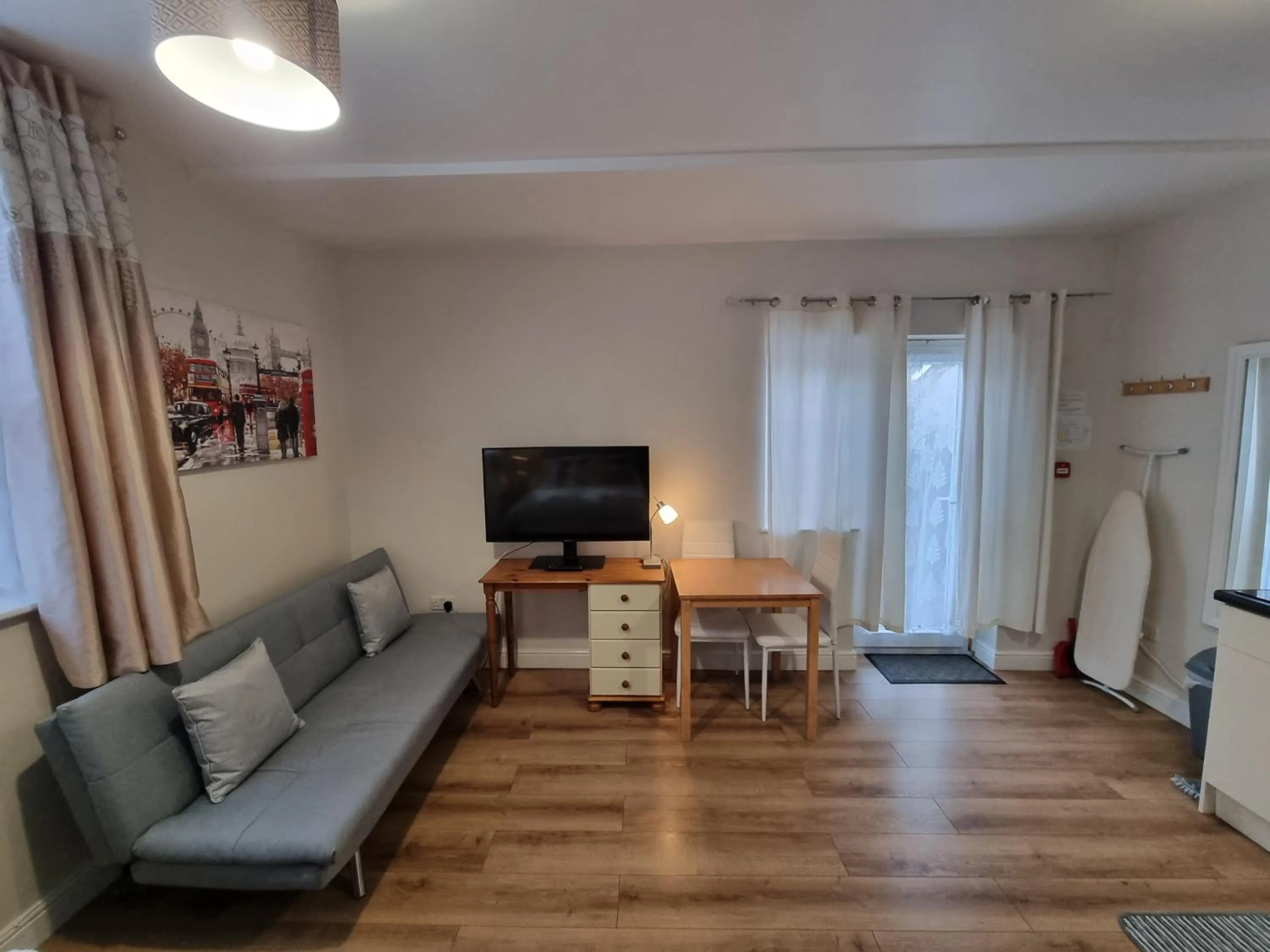 Seating area in Ricky Road Guest House - Premium