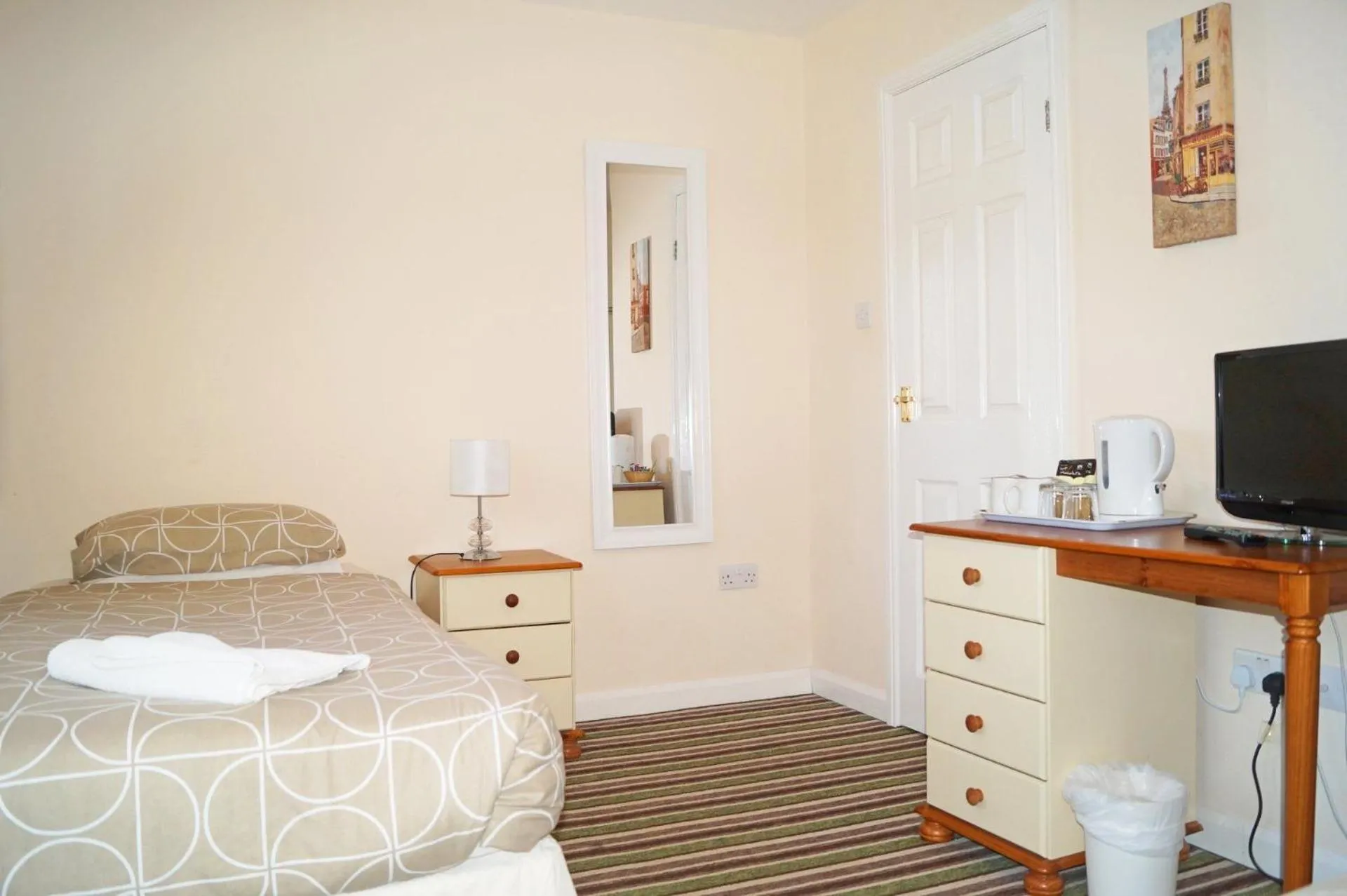 Bedroom, Bed in Ricky Road Guest House