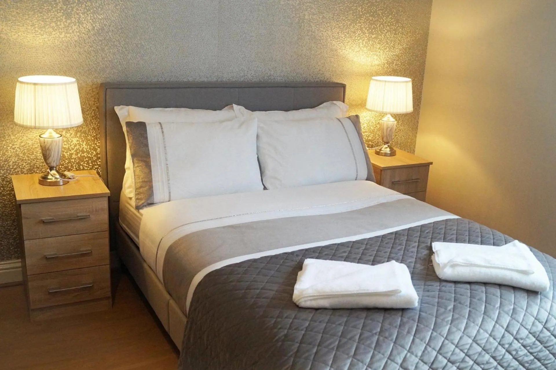 Bedroom, Bed in Ricky Road Guest House - Premium