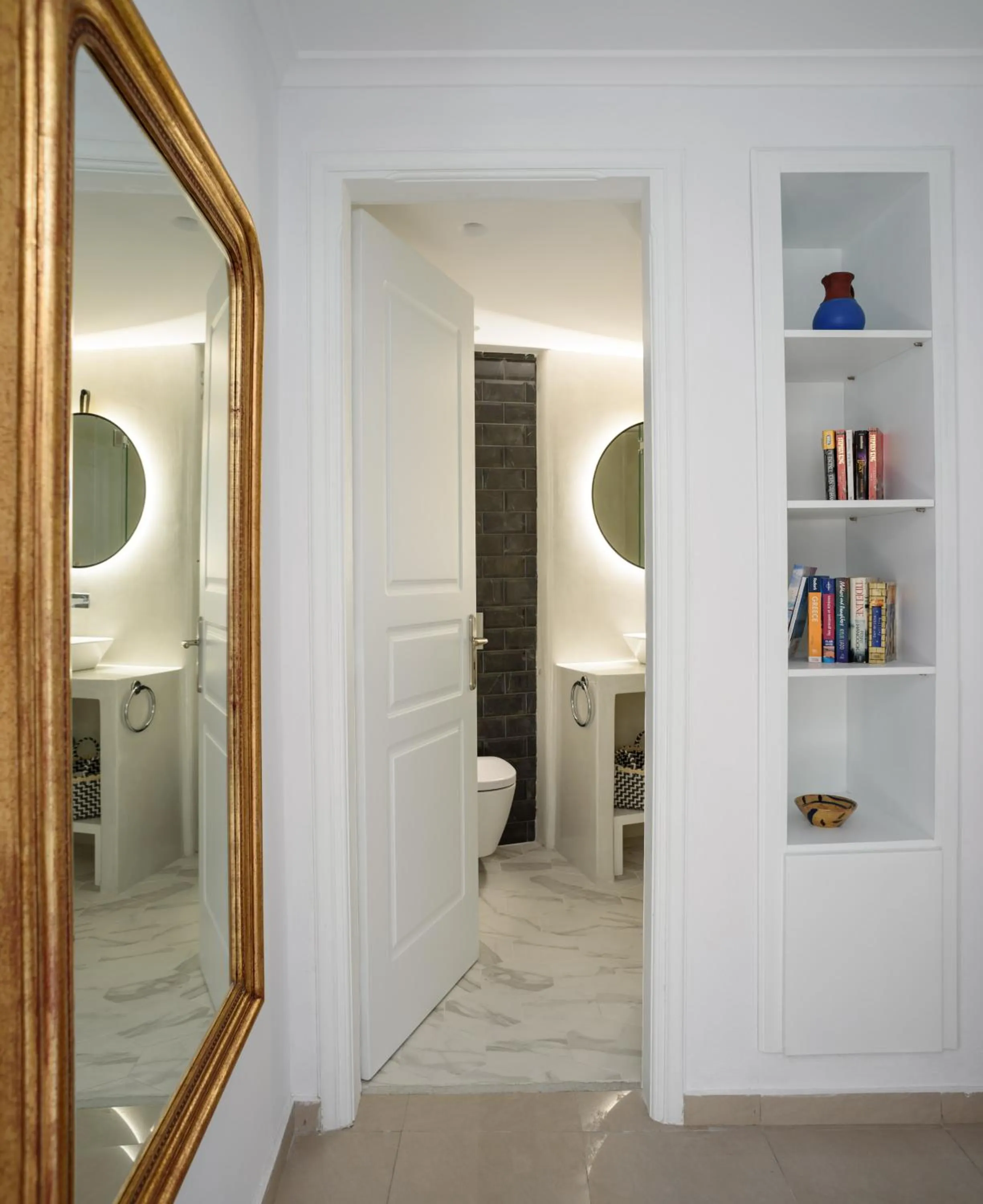 Bathroom in Villa Renos Hotel