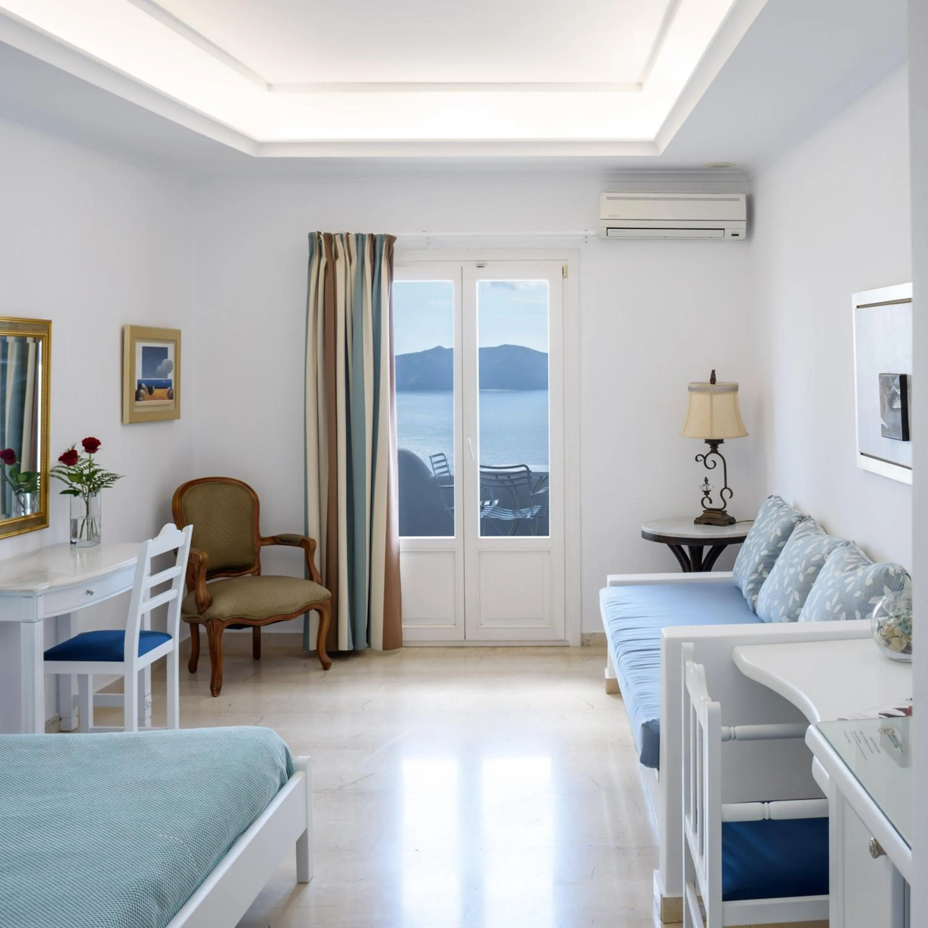 Bed in Villa Renos Hotel