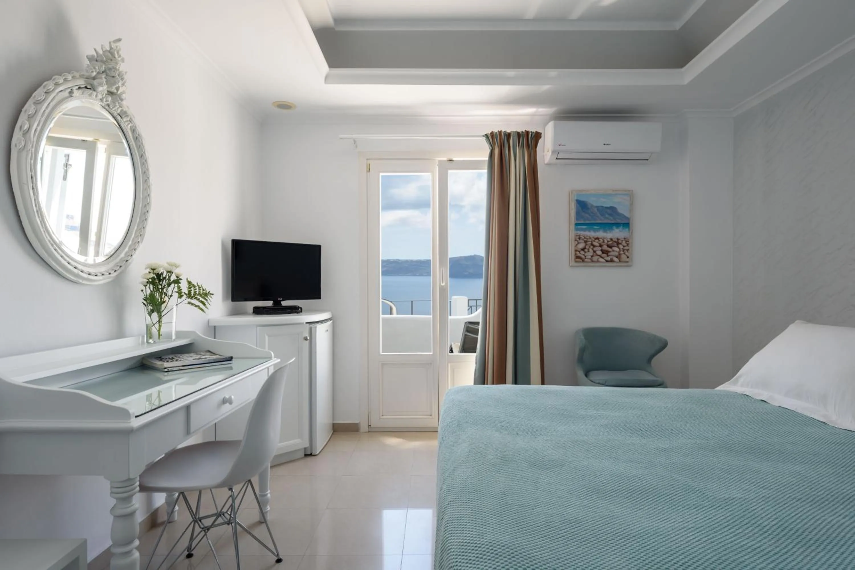 Bed in Villa Renos Hotel