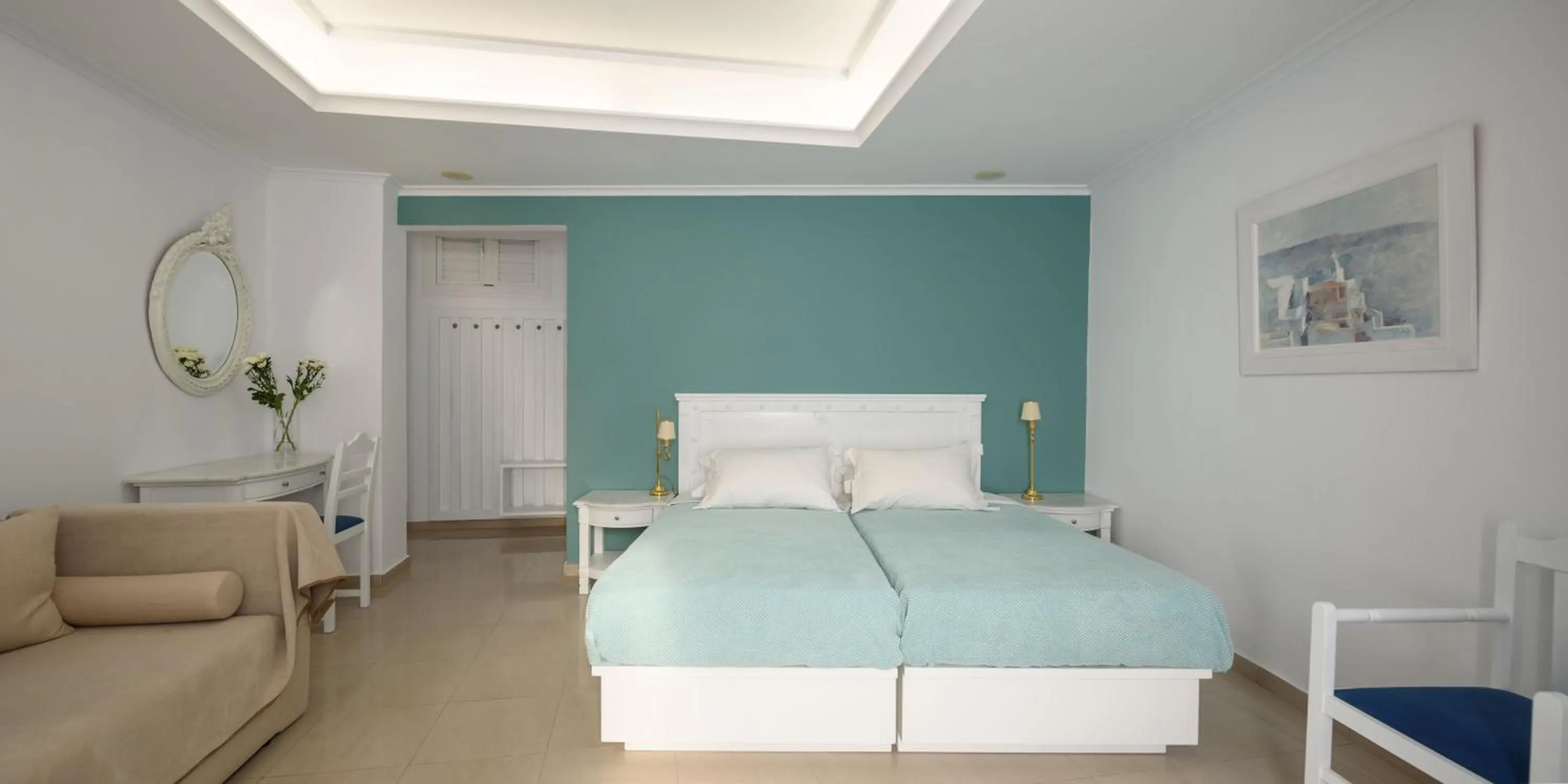 Bed in Villa Renos Hotel