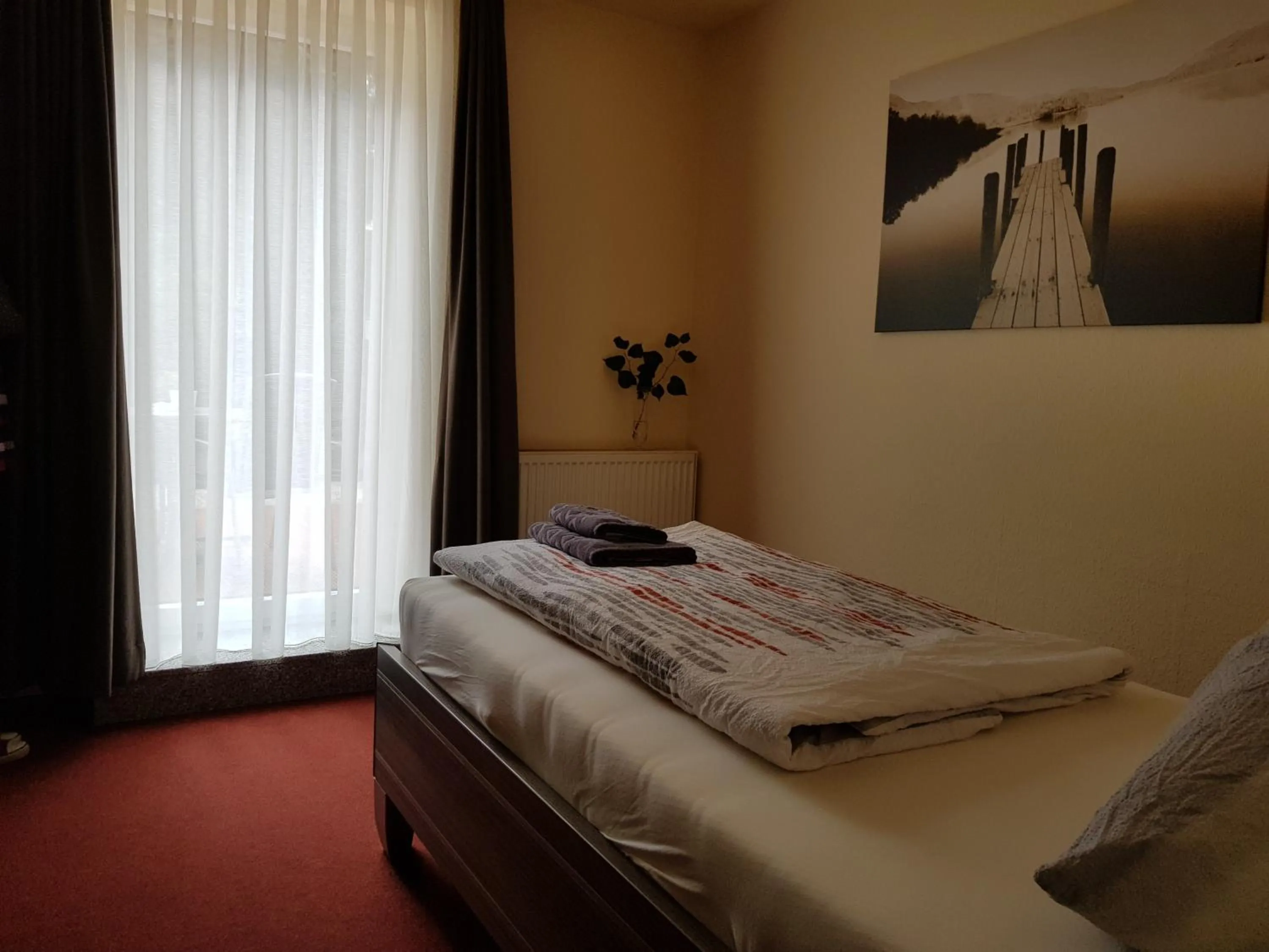 Photo of the whole room, Bed in Hotel Zwei Linden