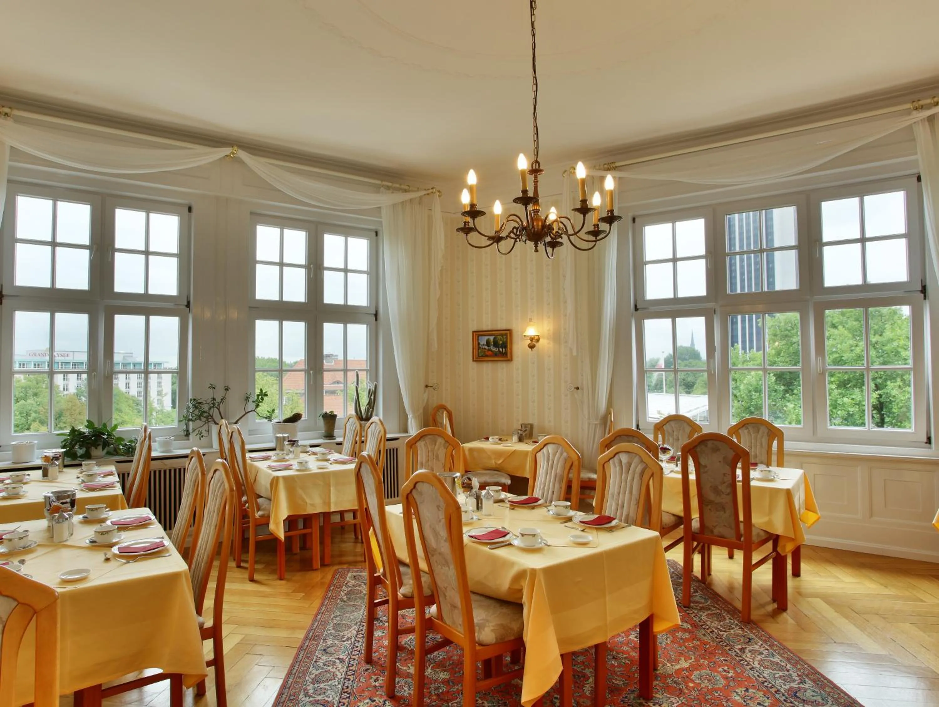 Restaurant/places to eat in Hotel Bellmoor im Dammtorpalais
