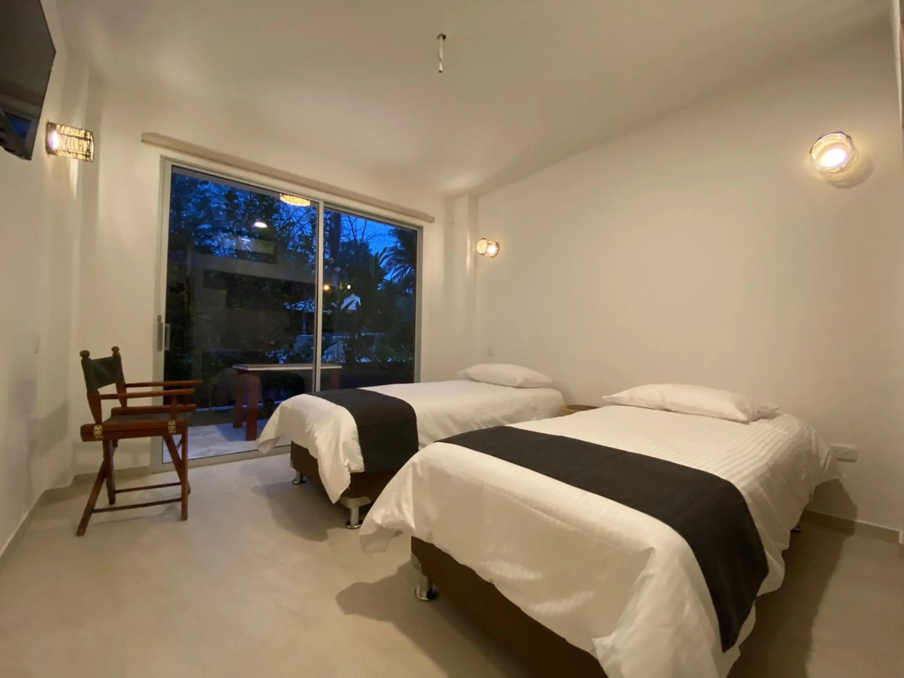 Single Room with Bathroom in Hotel Restaurante Selva Negra Single Room with Bathroom in Hotel Restaurante Selva Negra