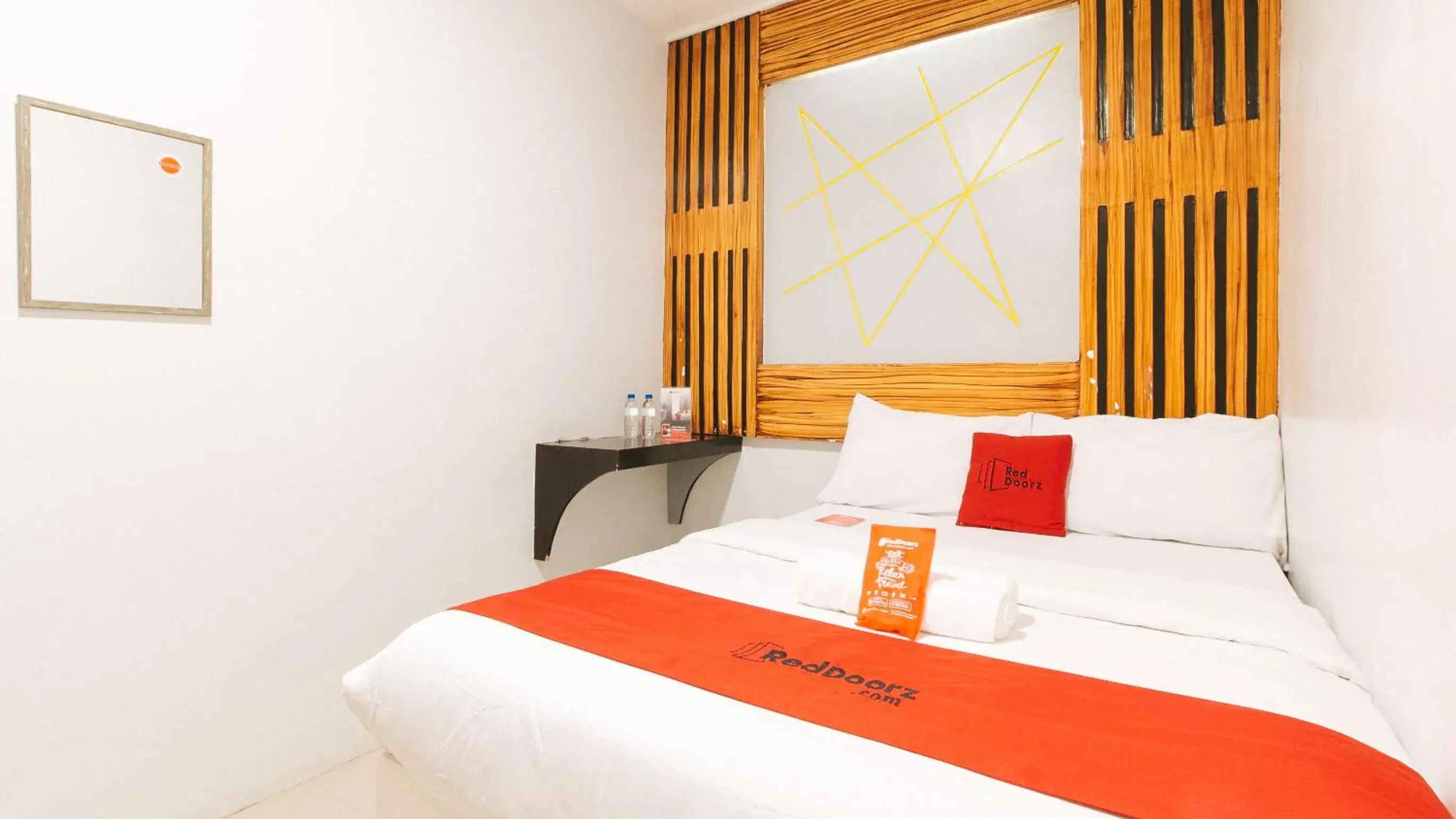 Standard Double Room in RedDoorz near Quiapo Church Manila Standard Double Room in RedDoorz near Quiapo Church Manila