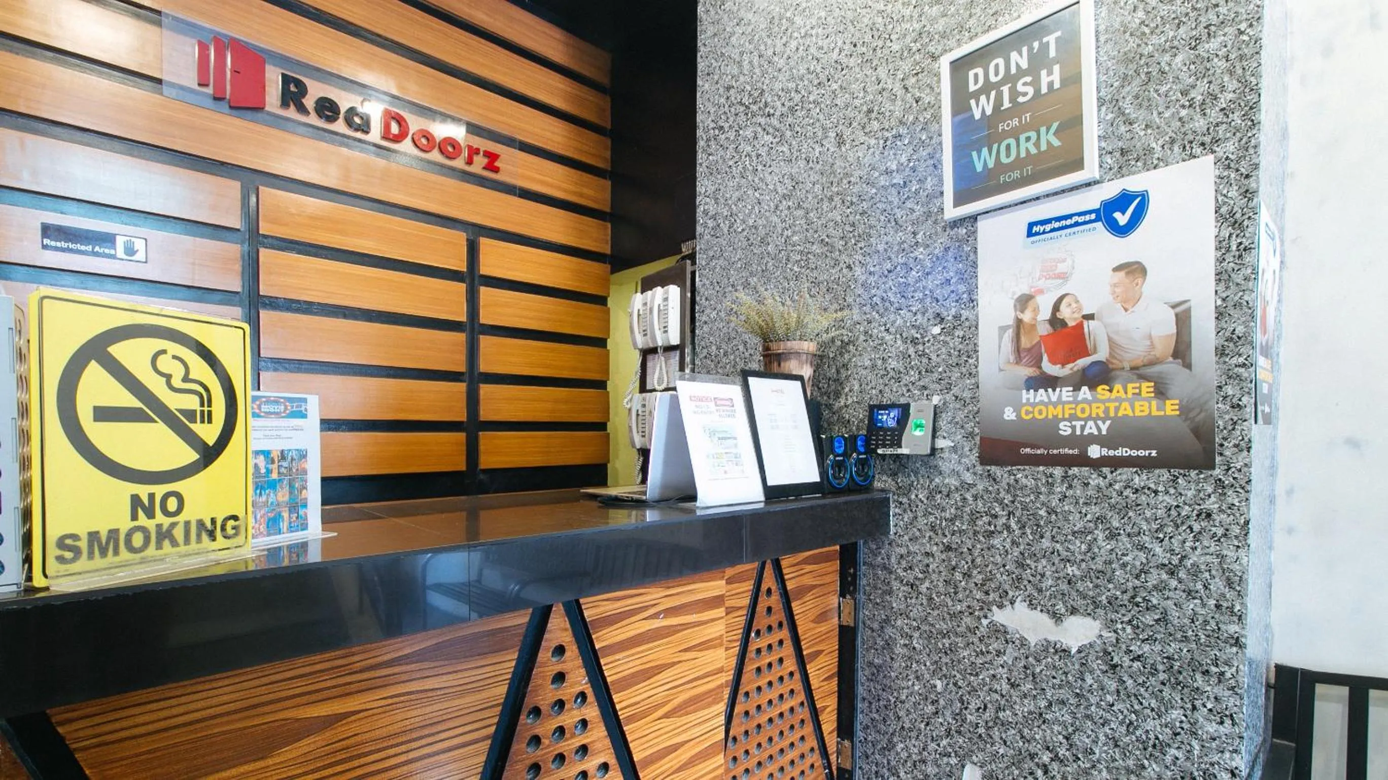 Lobby or reception in RedDoorz near Quiapo Church Manila