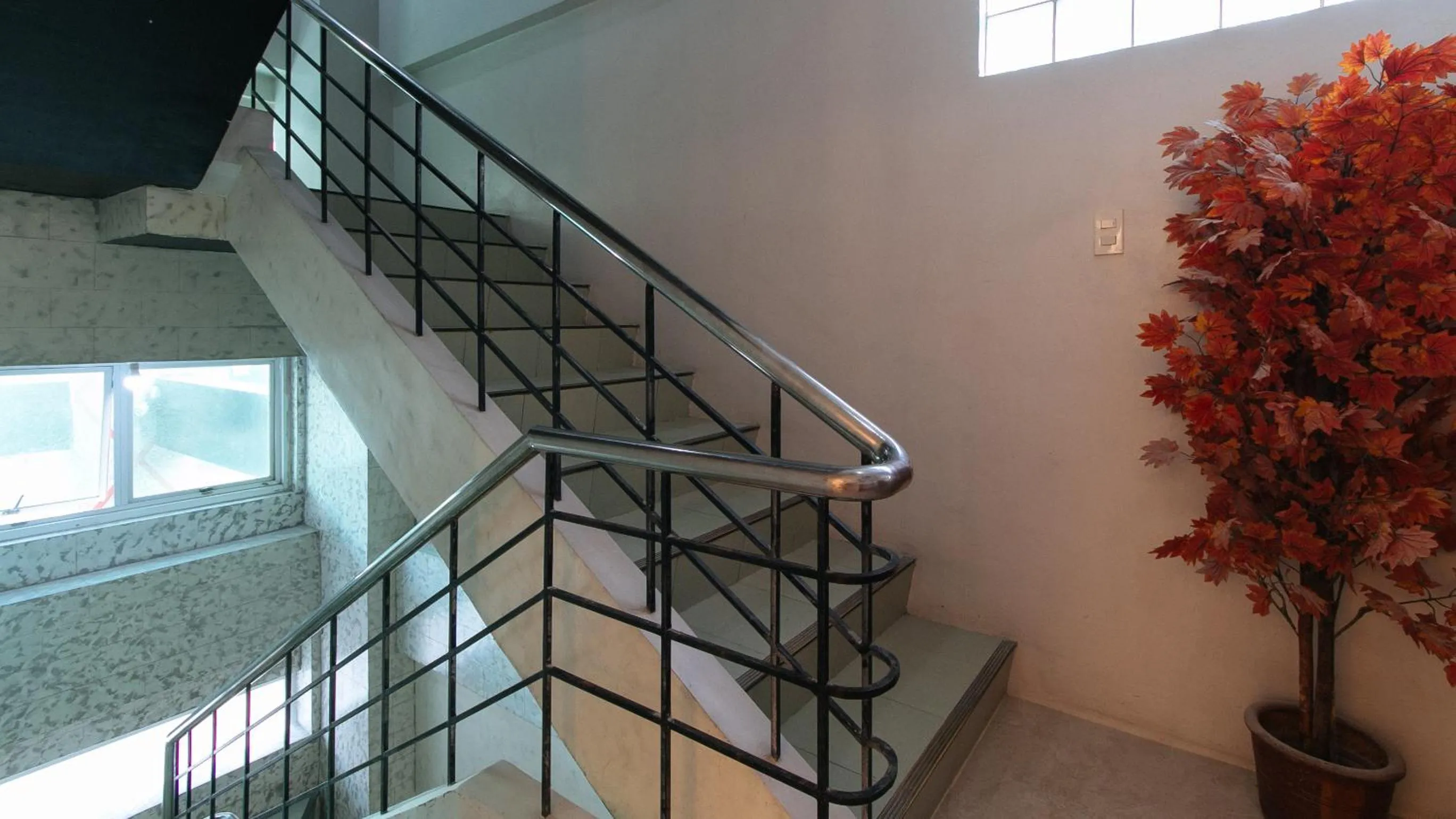 Property building in RedDoorz near Quiapo Church Manila