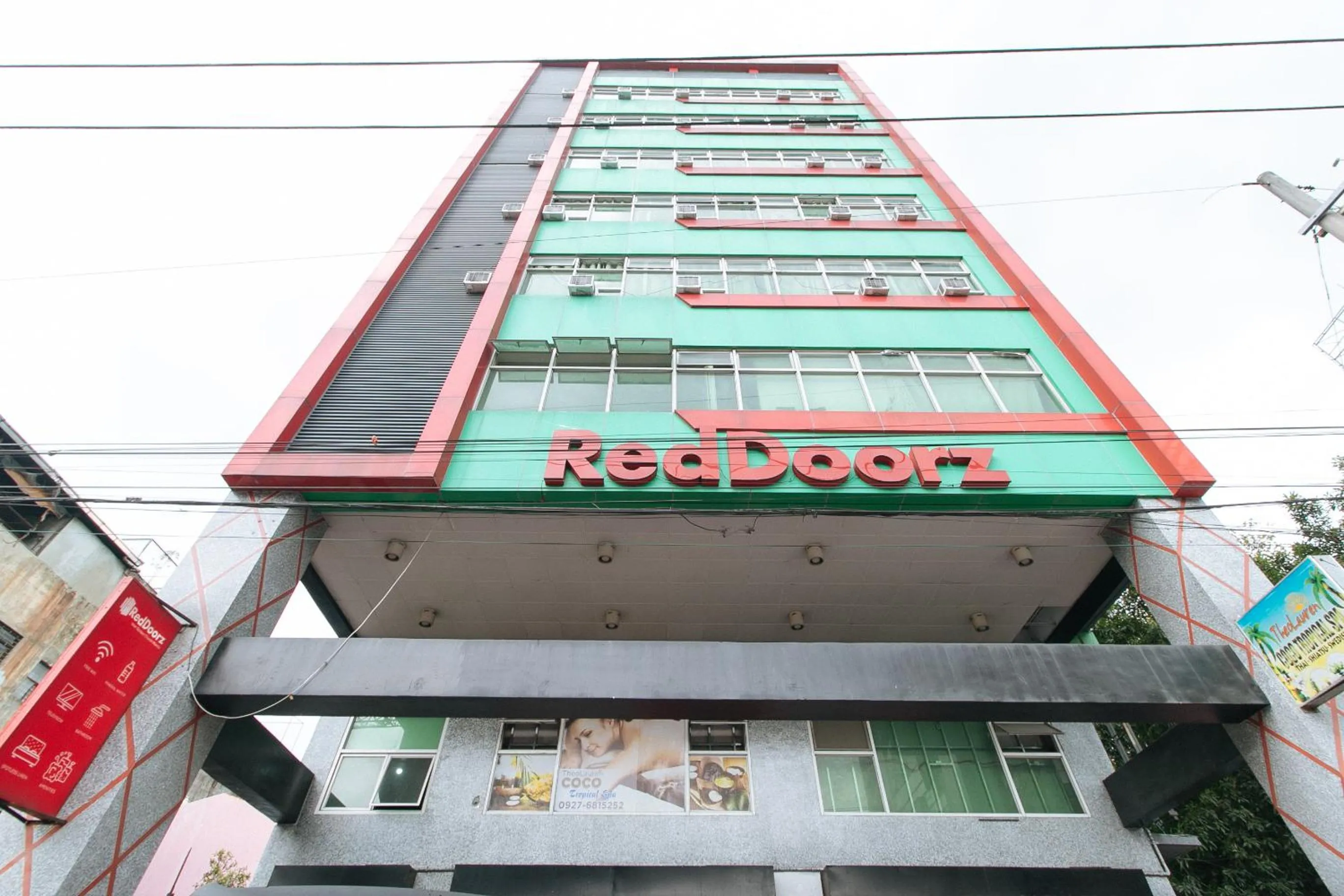 Property building in RedDoorz near Quiapo Church Manila