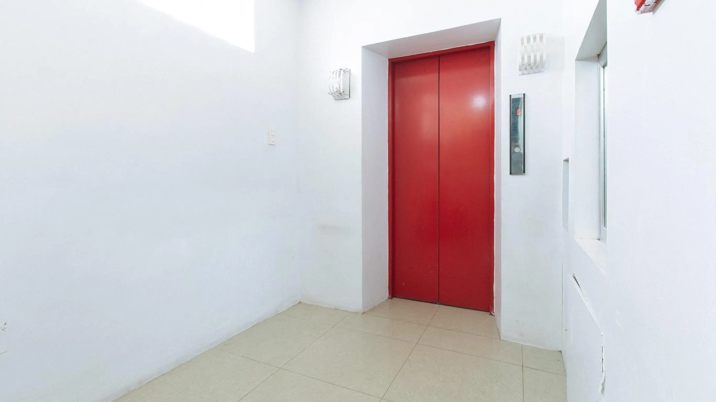 elevator in RedDoorz near Quiapo Church Manila