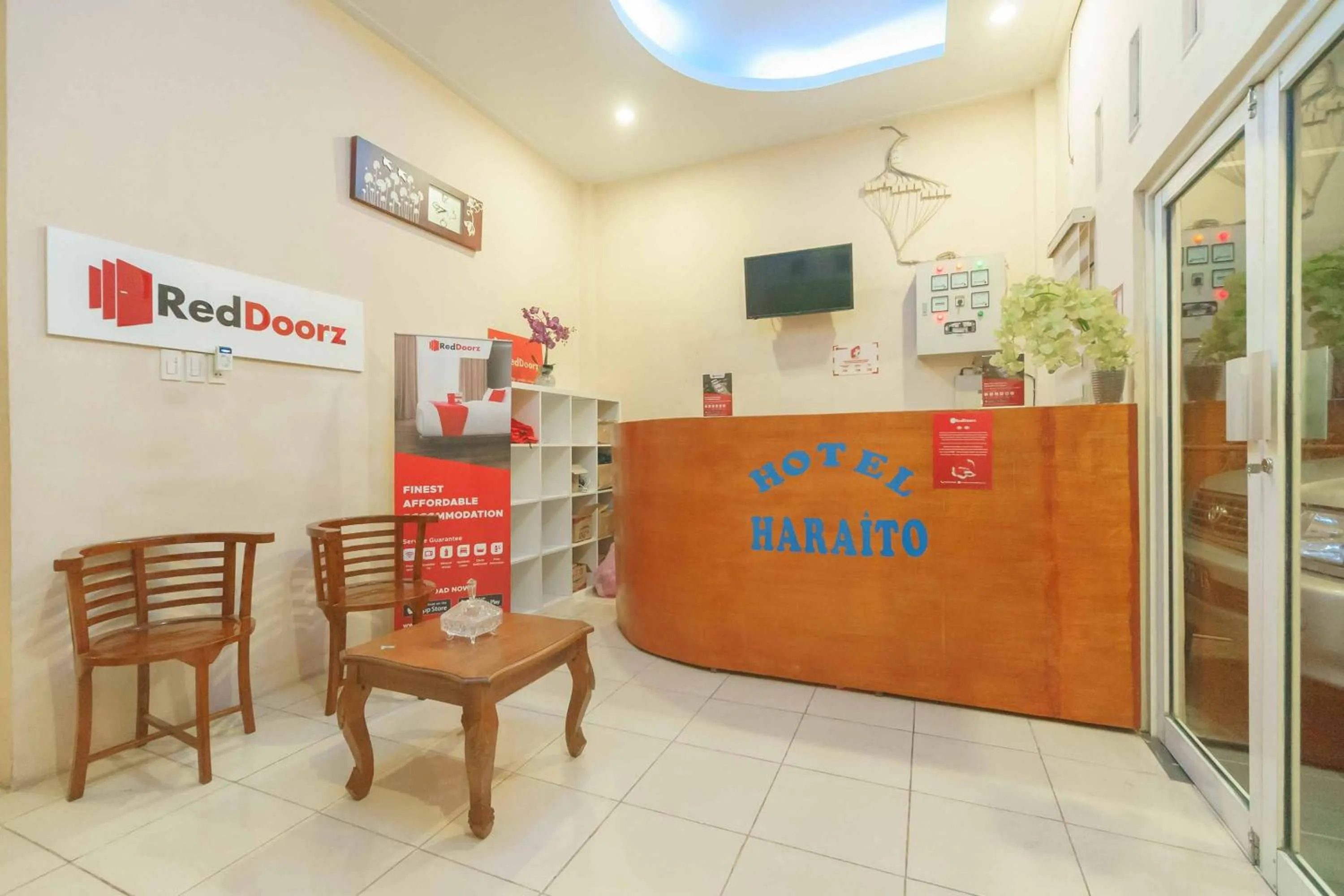 Property logo or sign in RedDoorz @ Haraito Tarutung