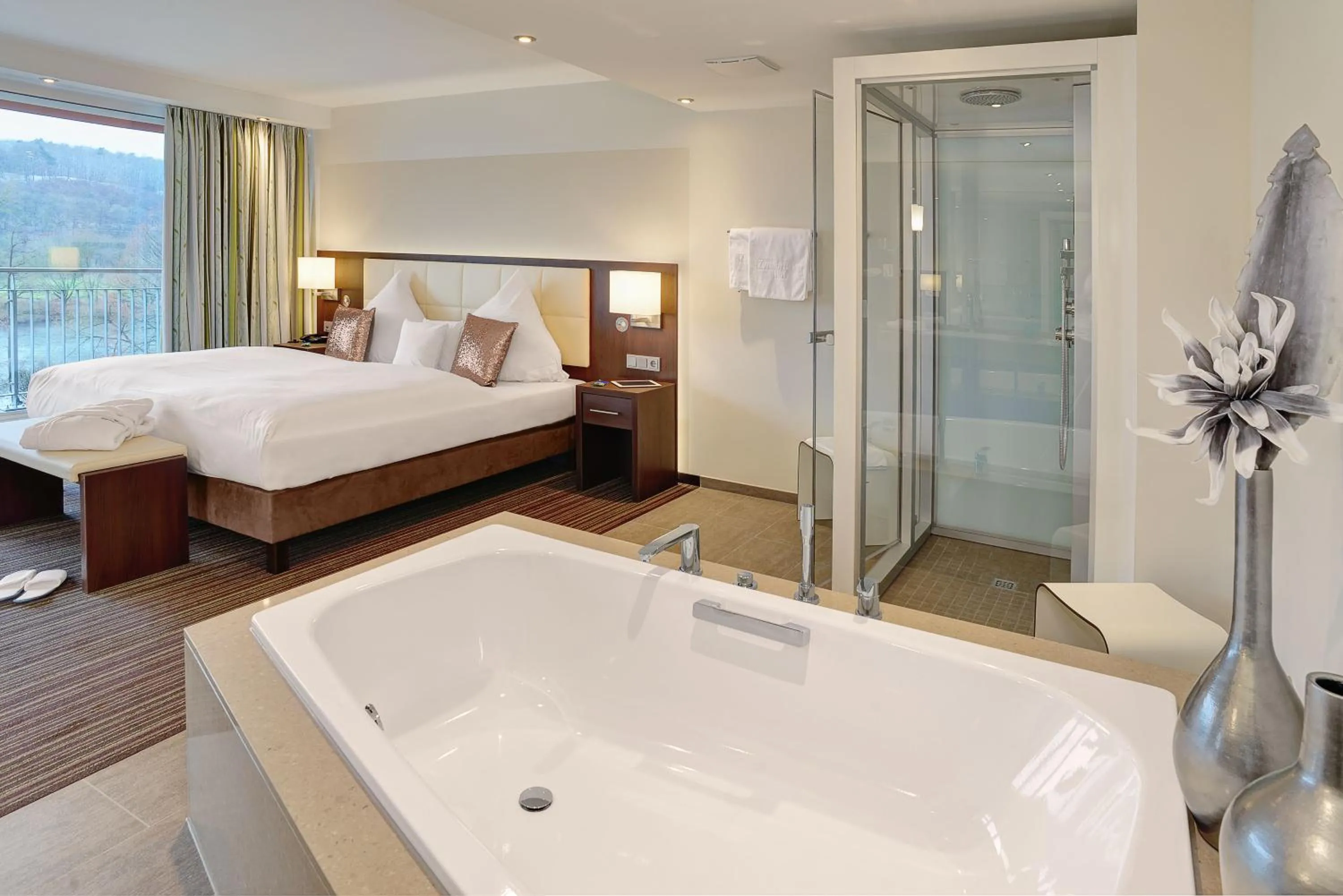 Photo of the whole room, Bed in Ringhotel Zweibruecker Hof