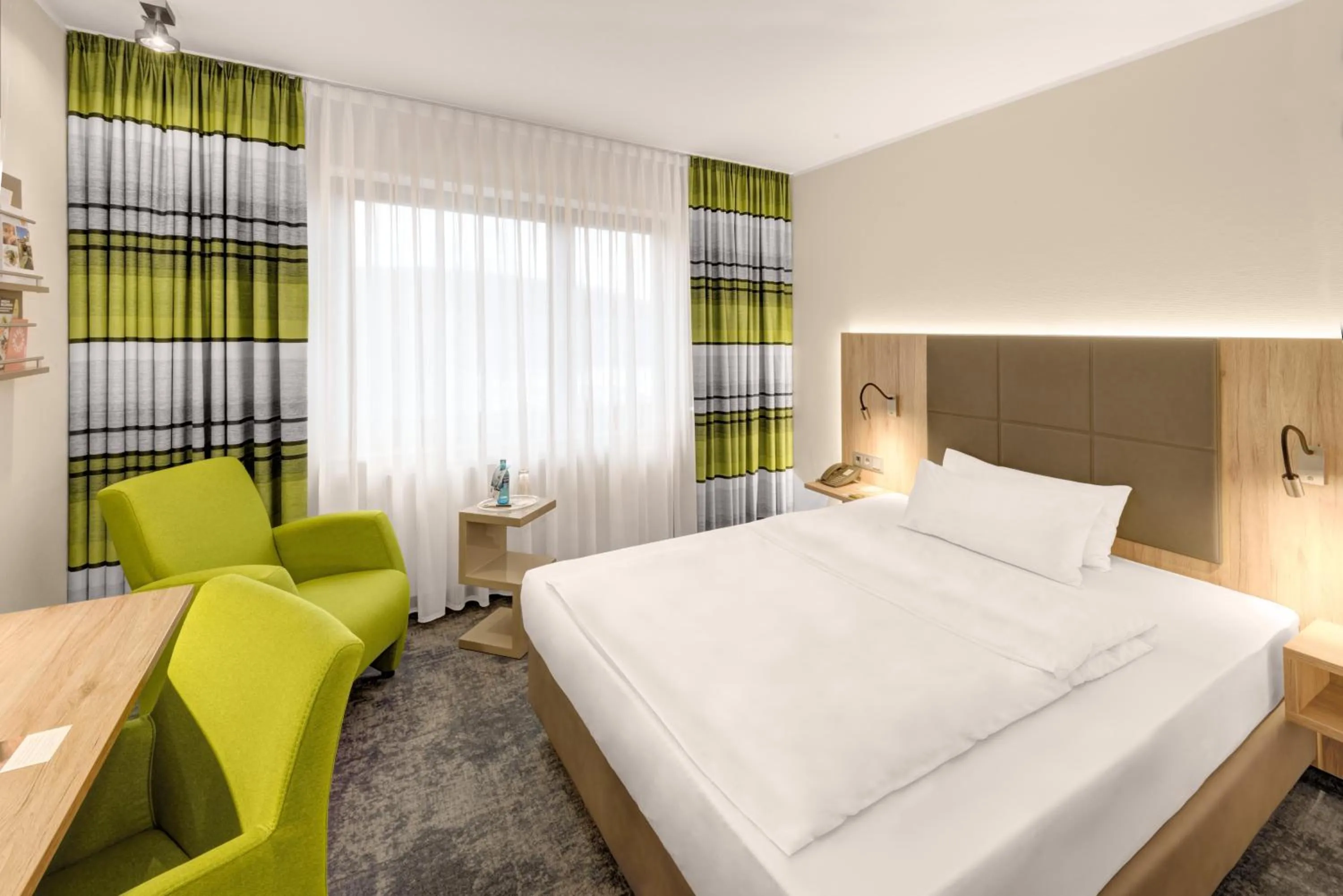 Photo of the whole room, Bed in Ringhotel Zweibruecker Hof