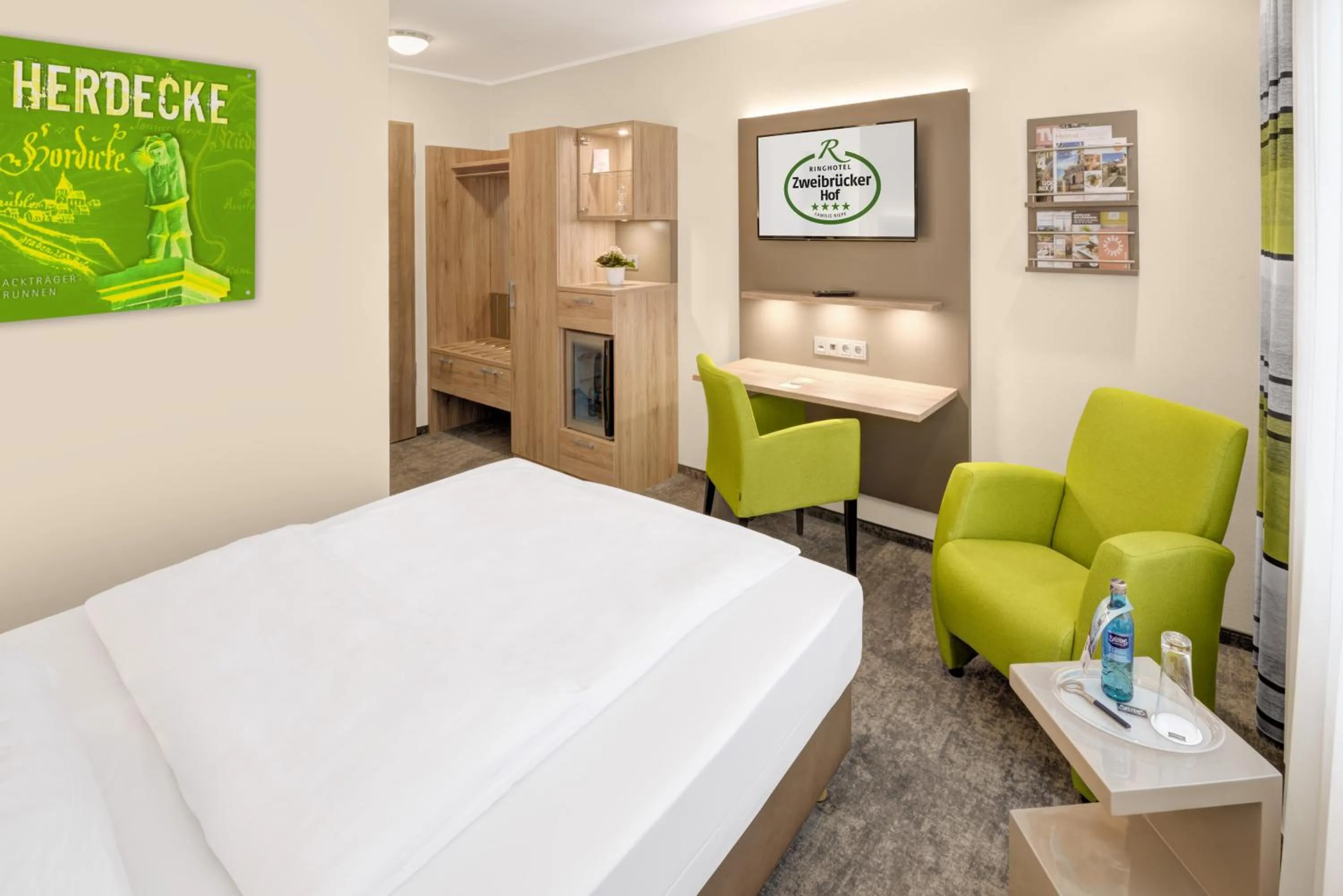 Photo of the whole room, Bed in Ringhotel Zweibruecker Hof