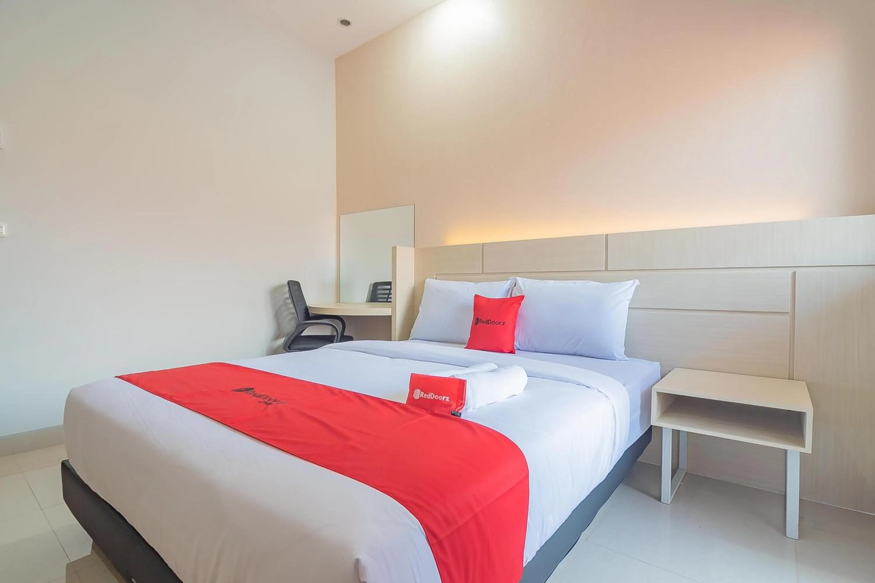 Bedroom, Bed in RedDoorz Plus near Taman Budaya Samarinda