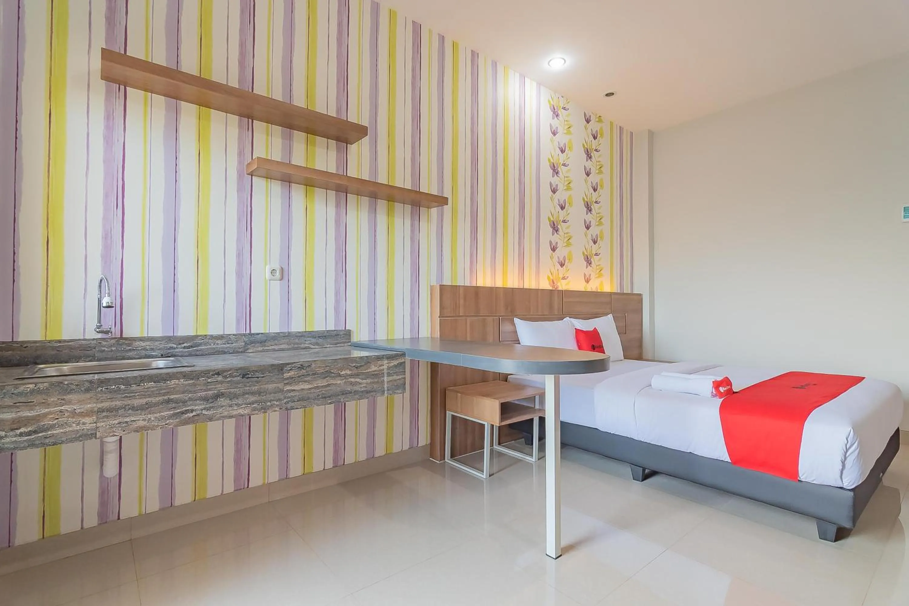 Bedroom, Bed in RedDoorz Plus near Taman Budaya Samarinda
