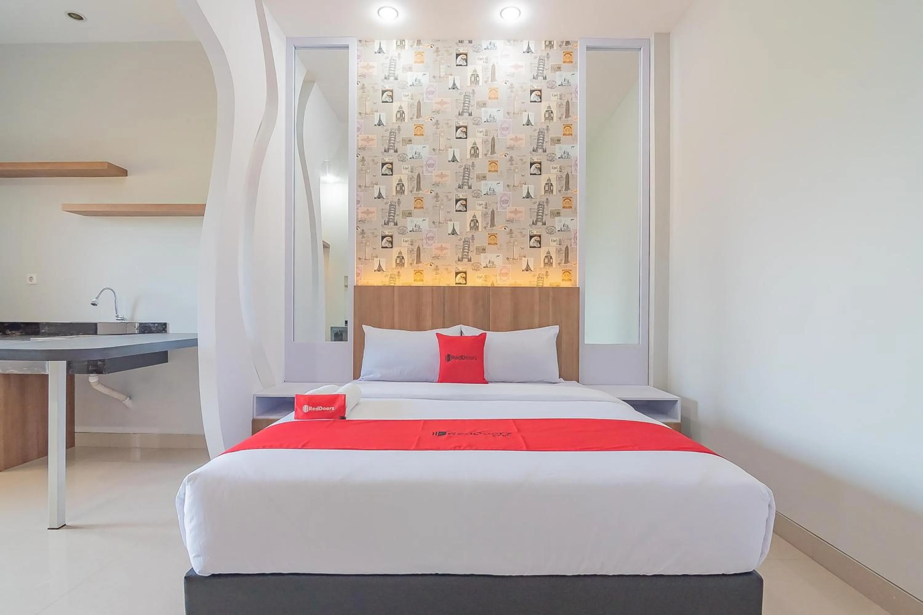 Bedroom, Bed in RedDoorz Plus near Taman Budaya Samarinda