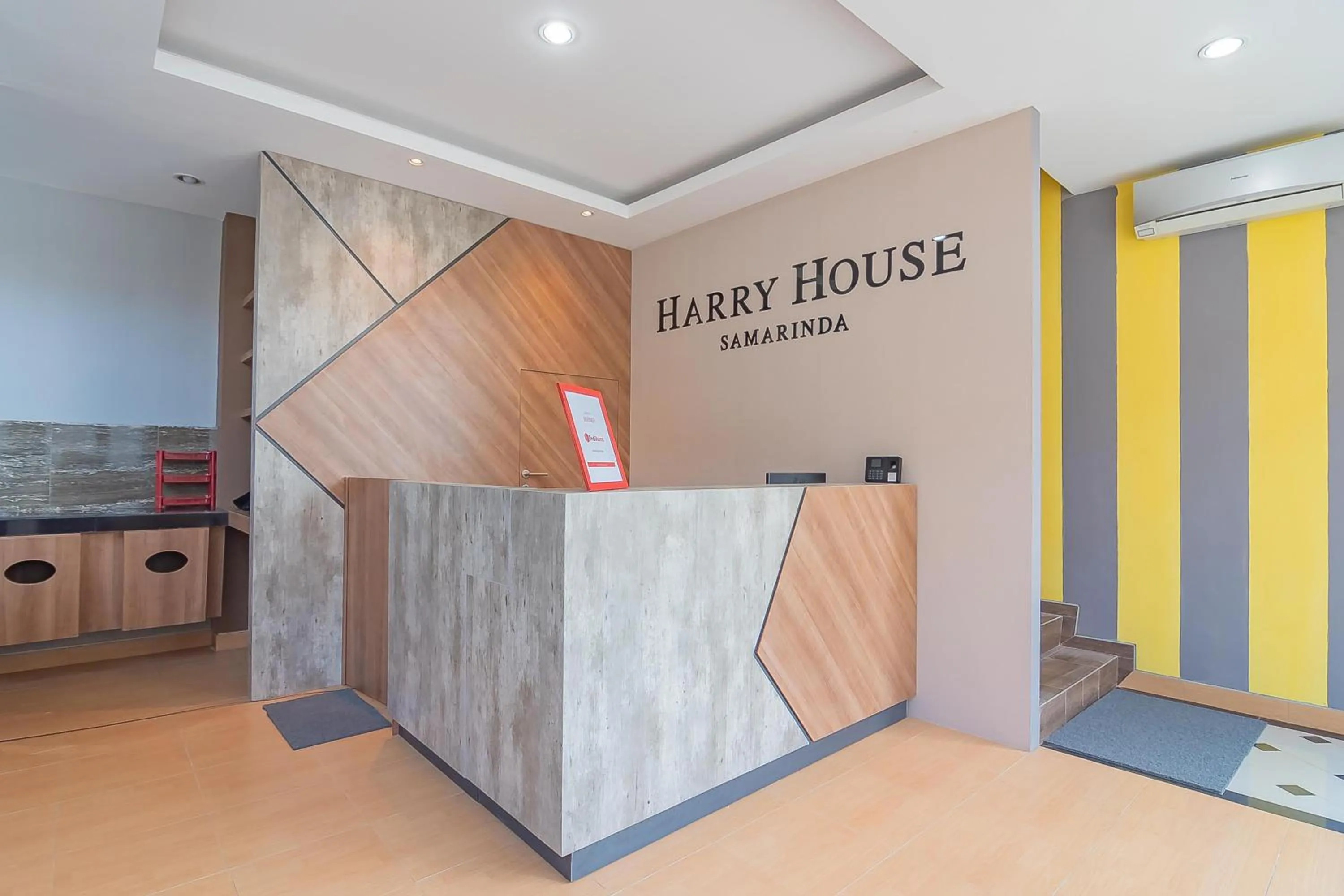 Property logo or sign in RedDoorz Plus near Taman Budaya Samarinda