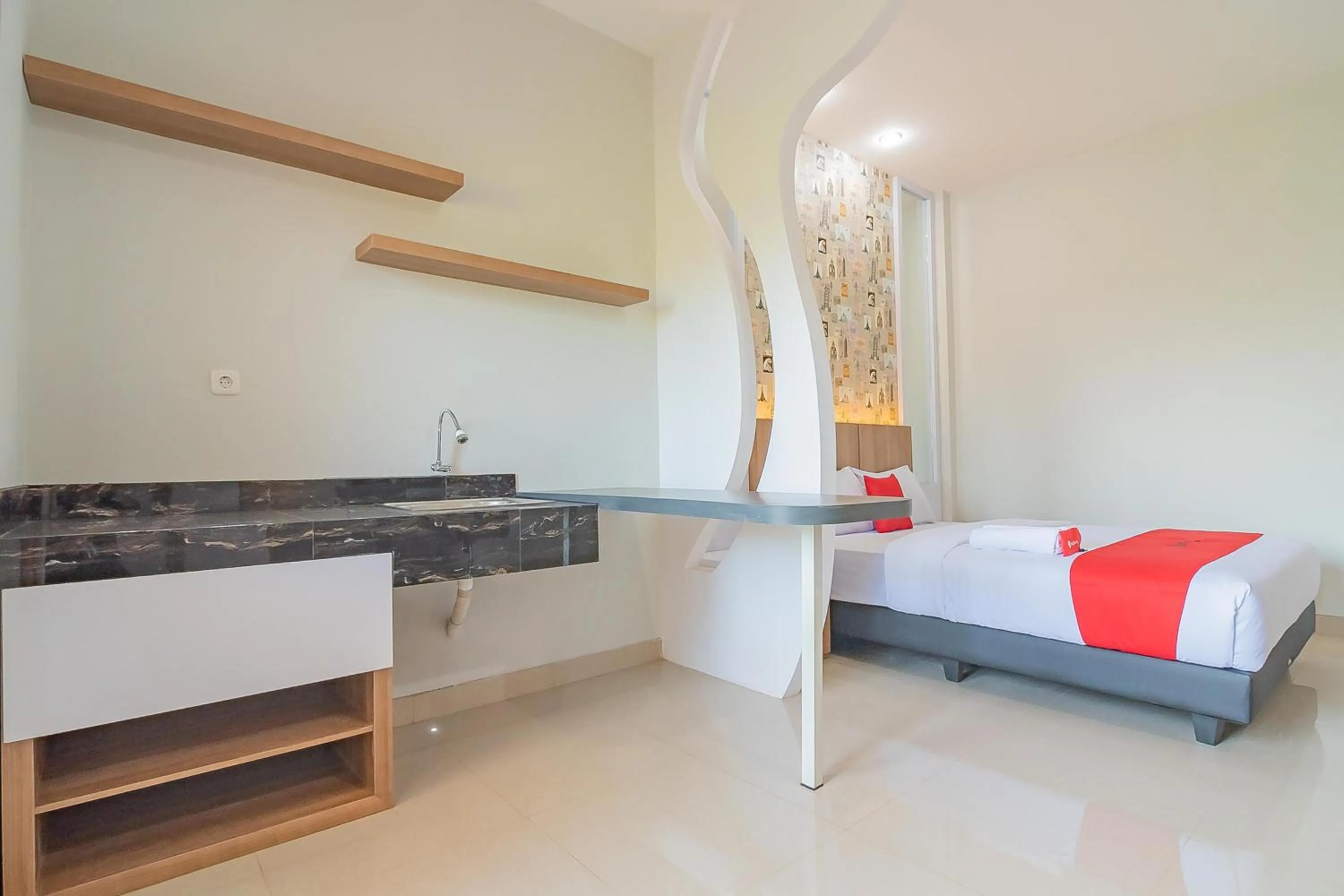 Bedroom, Bed in RedDoorz Plus near Taman Budaya Samarinda