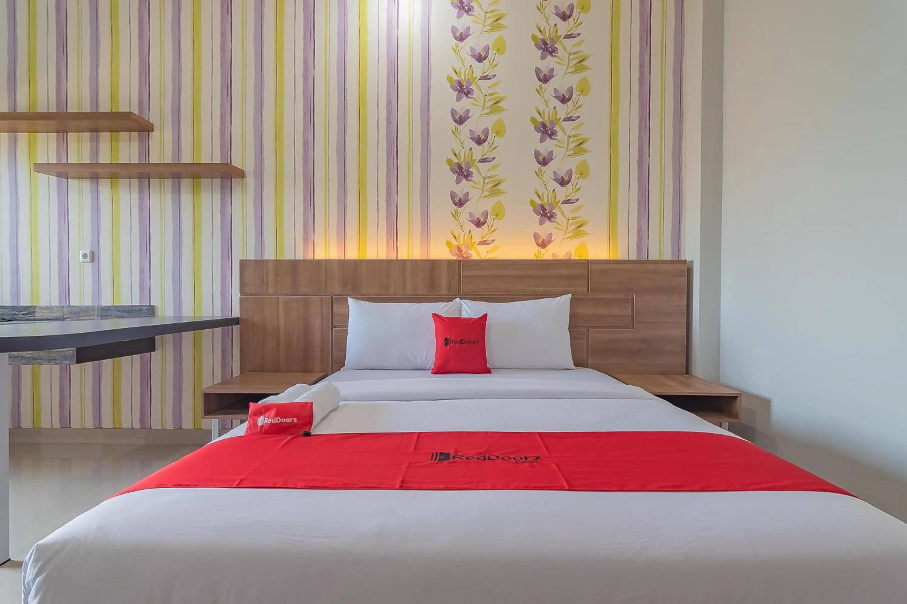 Bedroom, Bed in RedDoorz Plus near Taman Budaya Samarinda