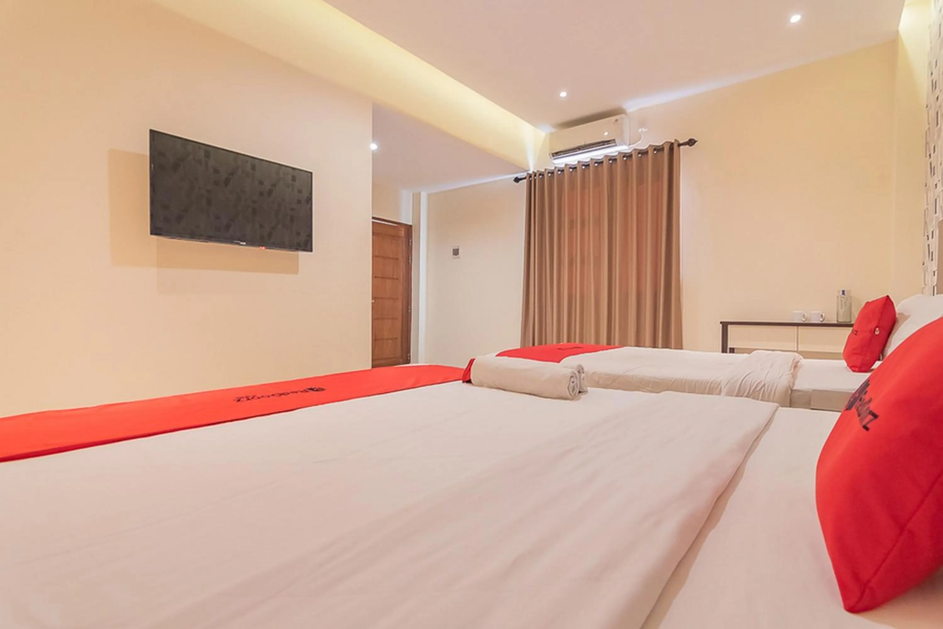 Bed in RedDoorz Plus @ Siradj Salman Samarinda