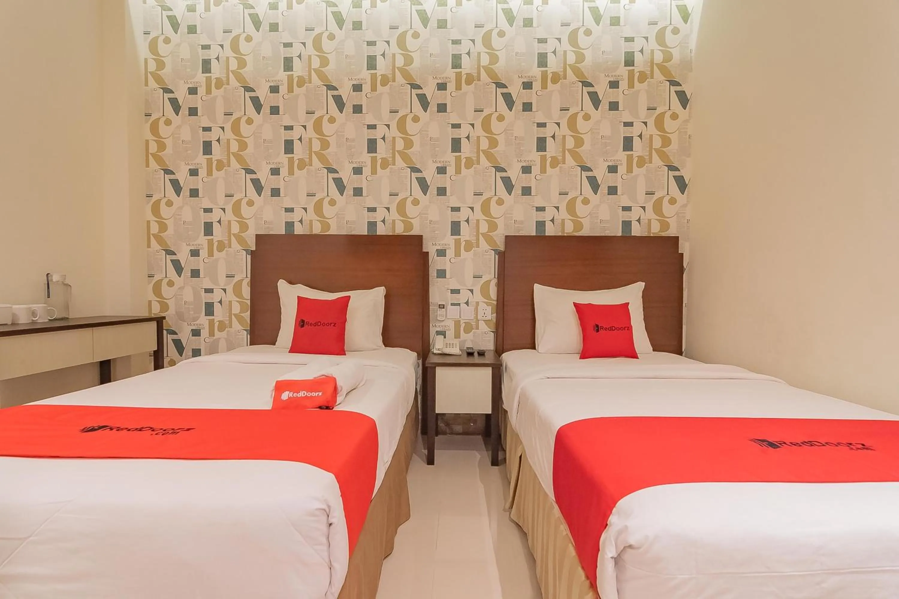 Bedroom, Bed in RedDoorz Plus @ Siradj Salman Samarinda