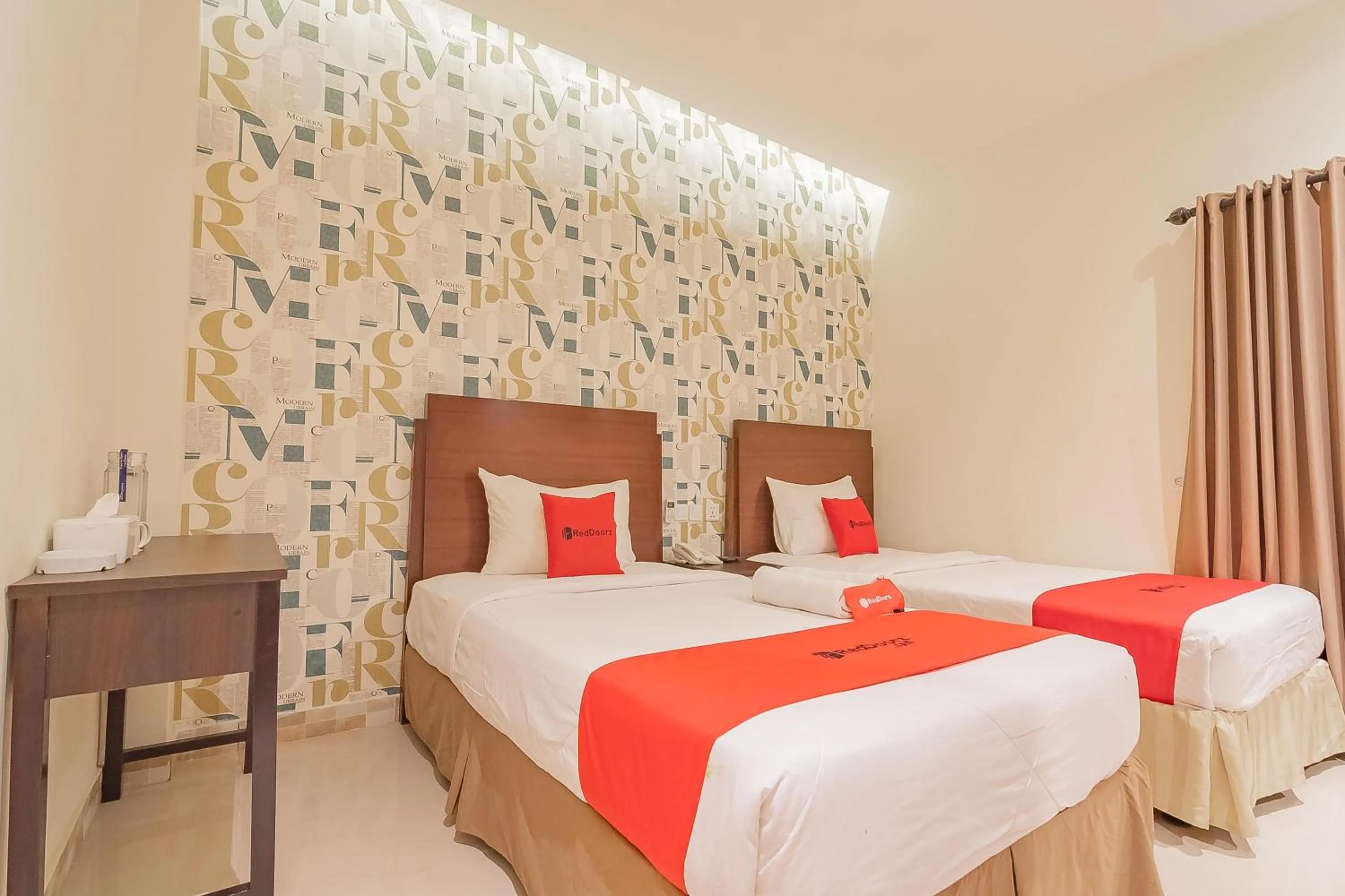 Bedroom, Bed in RedDoorz Plus @ Siradj Salman Samarinda