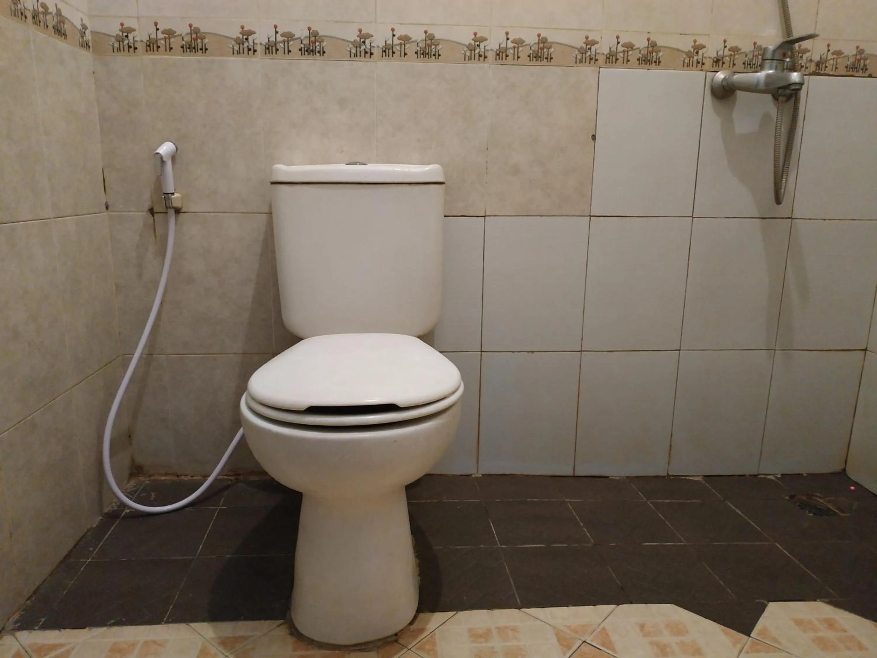 Bathroom in Pemda 22 Mansion Mitra RedDoorz