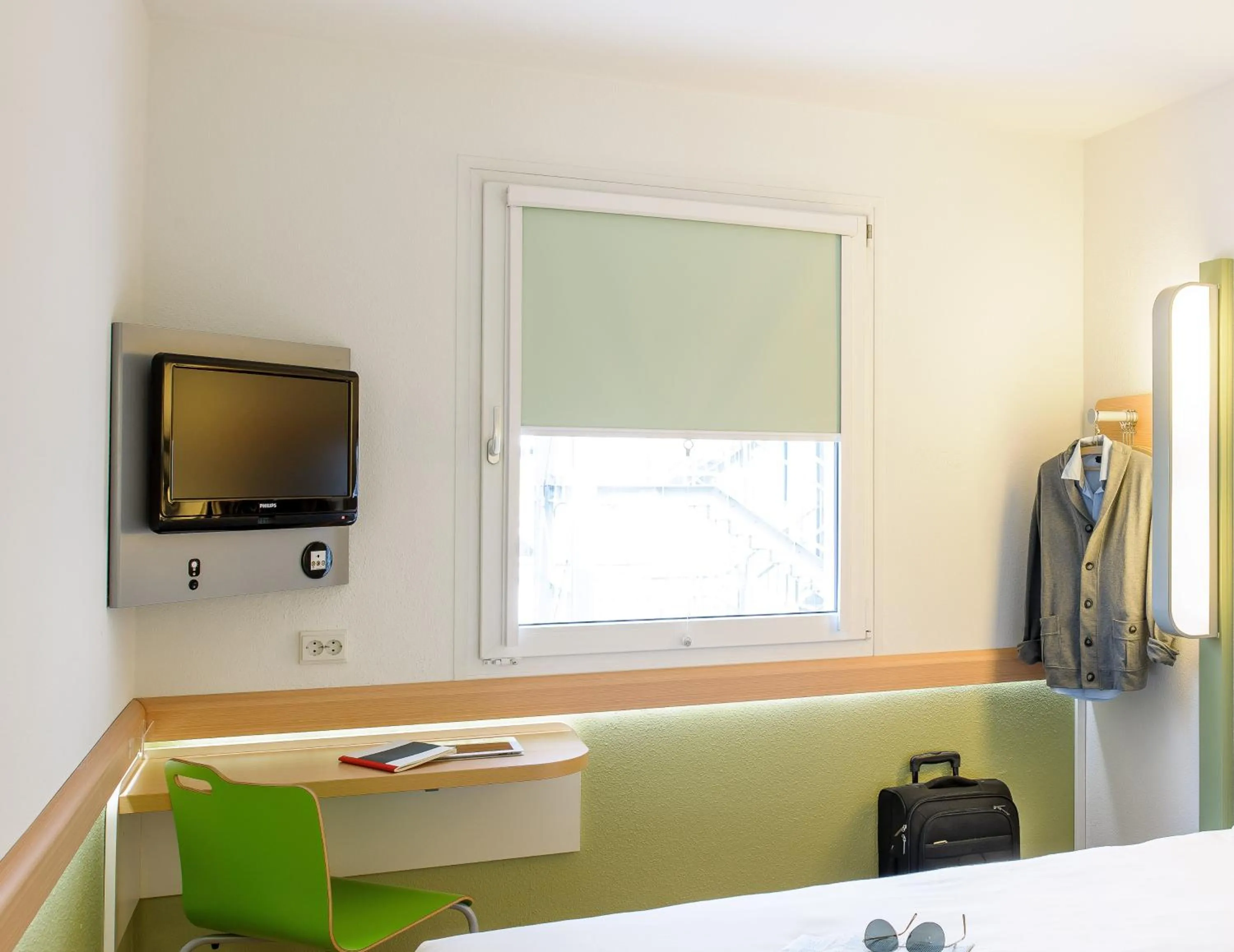 Day, Bed in ibis budget Karlsruhe