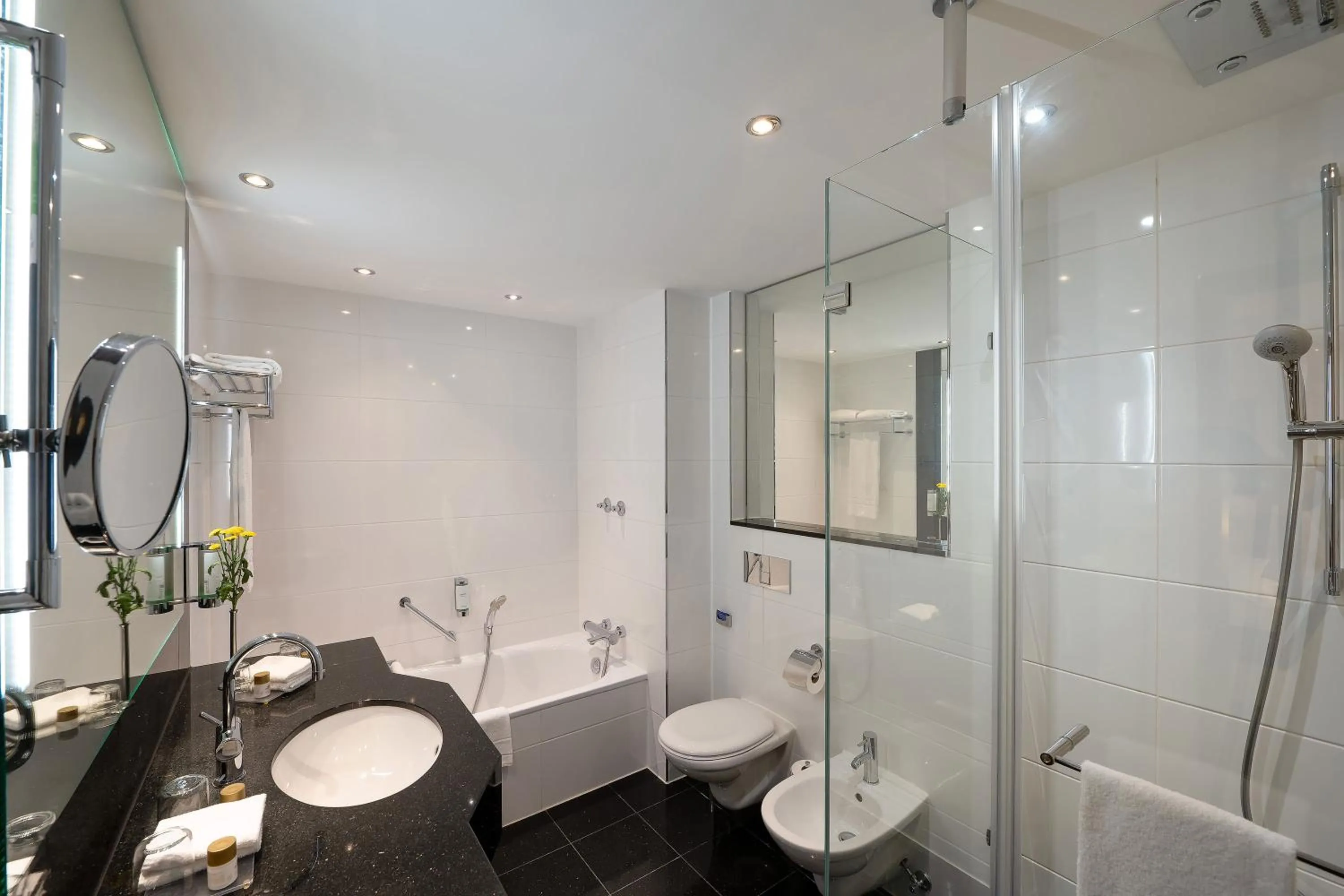 Bathroom in Maritim Hotel München