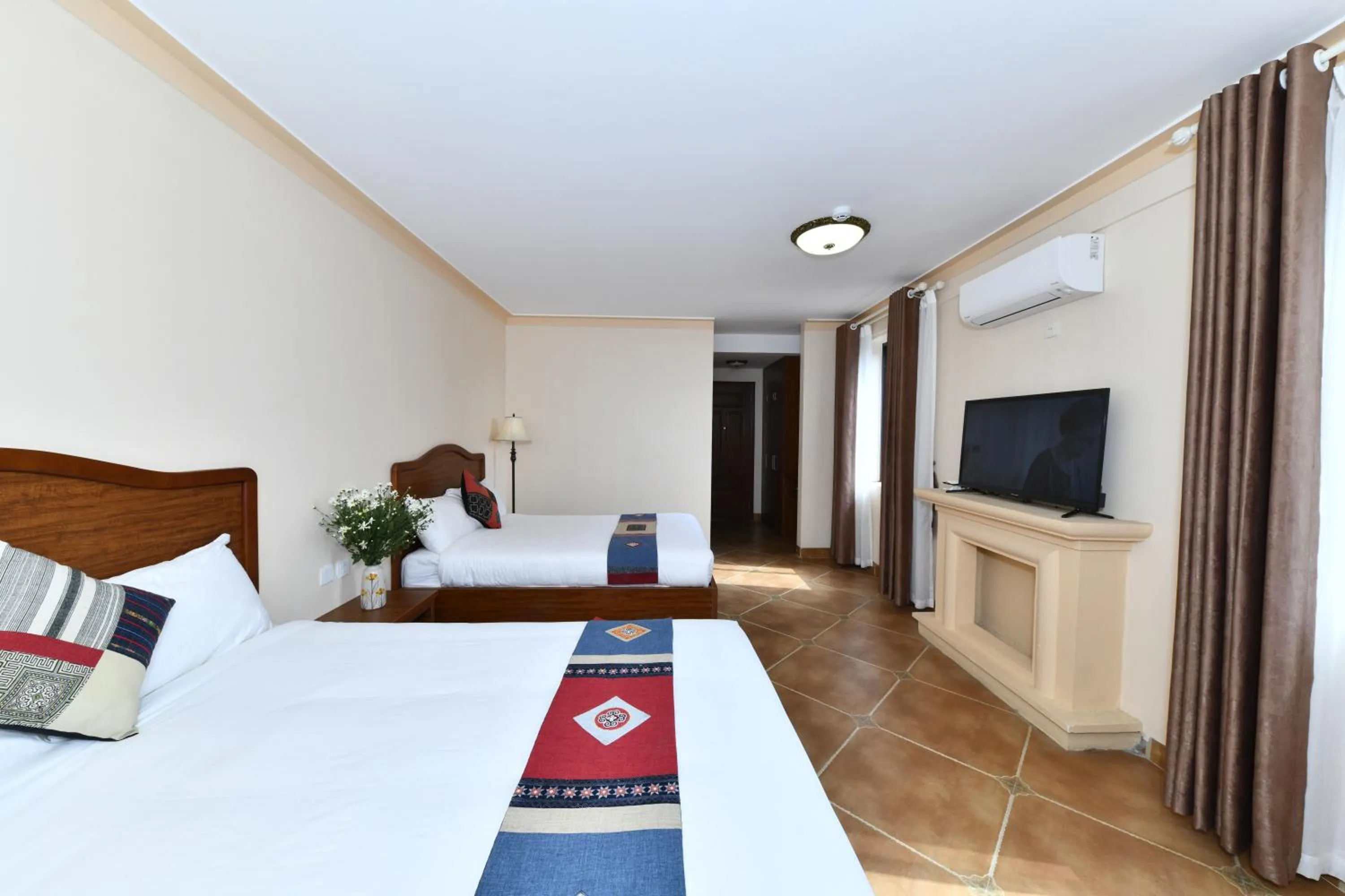 Seating area, Bed in Sapa Symphony Hotel