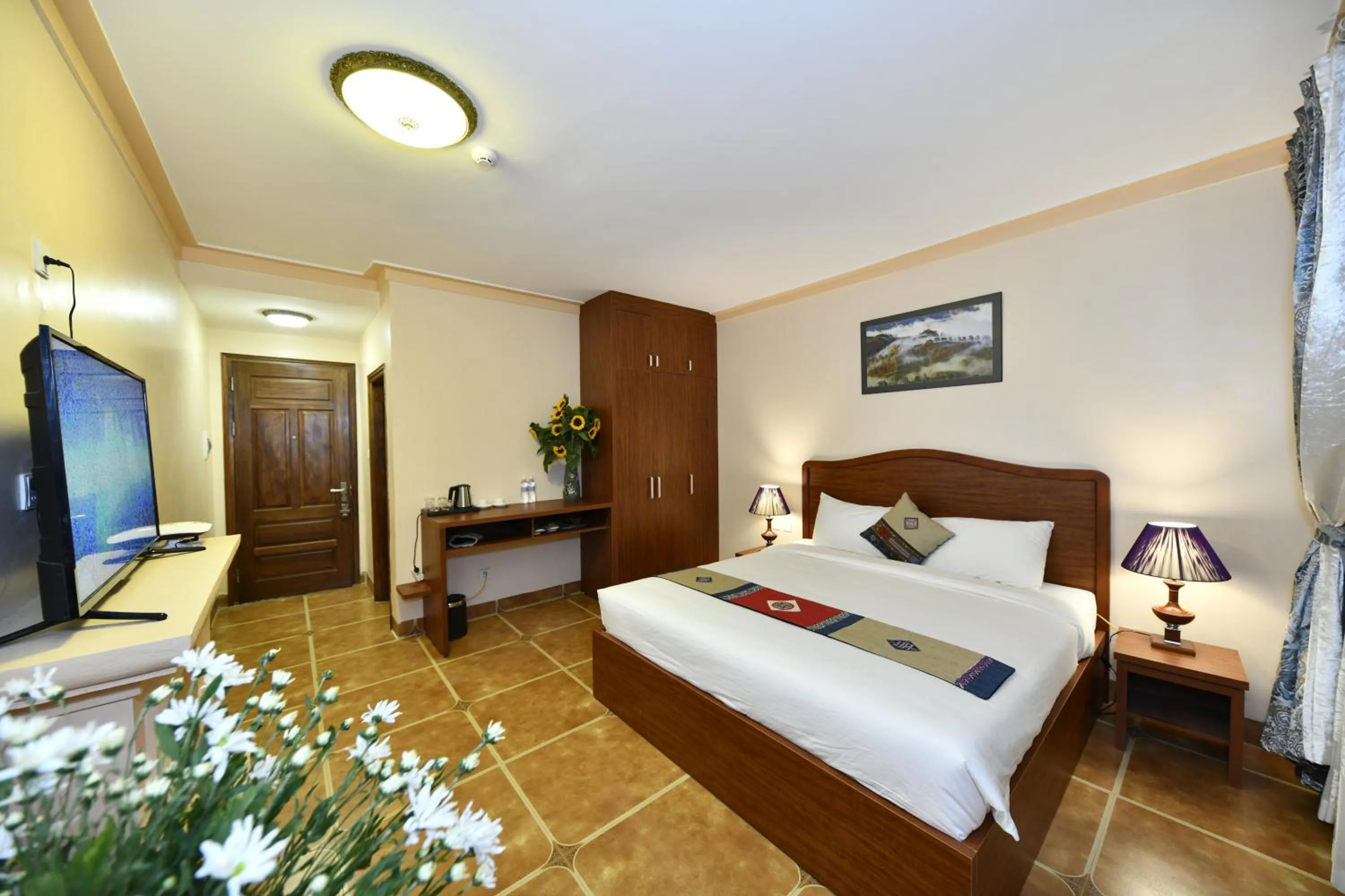 Seating area, Bed in Sapa Symphony Hotel