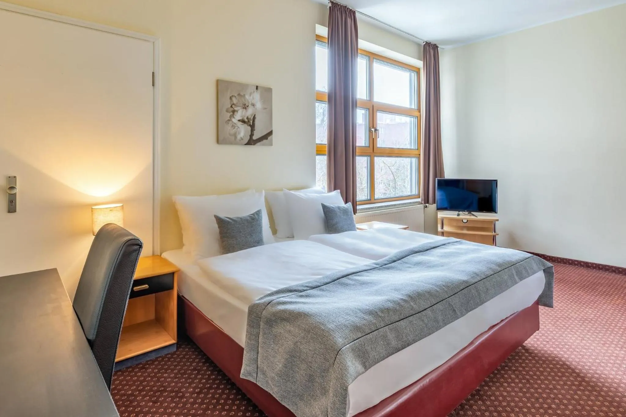 Photo of the whole room, Bed in Novum Hotel City B Berlin Centrum