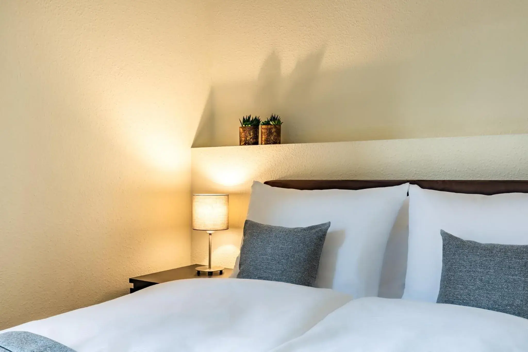 Standard Twin Room with Walk-In Shower in Novum Hotel City B Berlin Centrum Standard Twin Room with Walk-In Shower in Novum Hotel City B Berlin Centrum