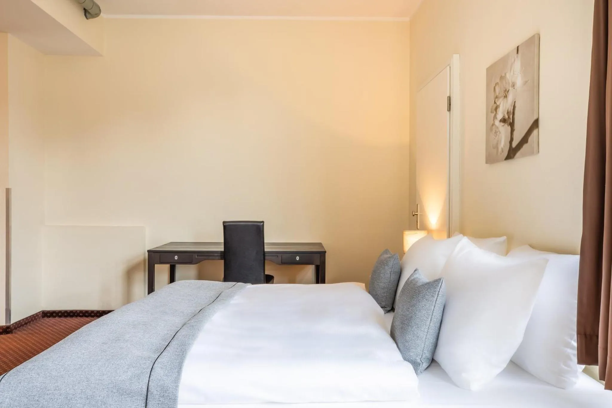 Photo of the whole room, Bed in Novum Hotel City B Berlin Centrum