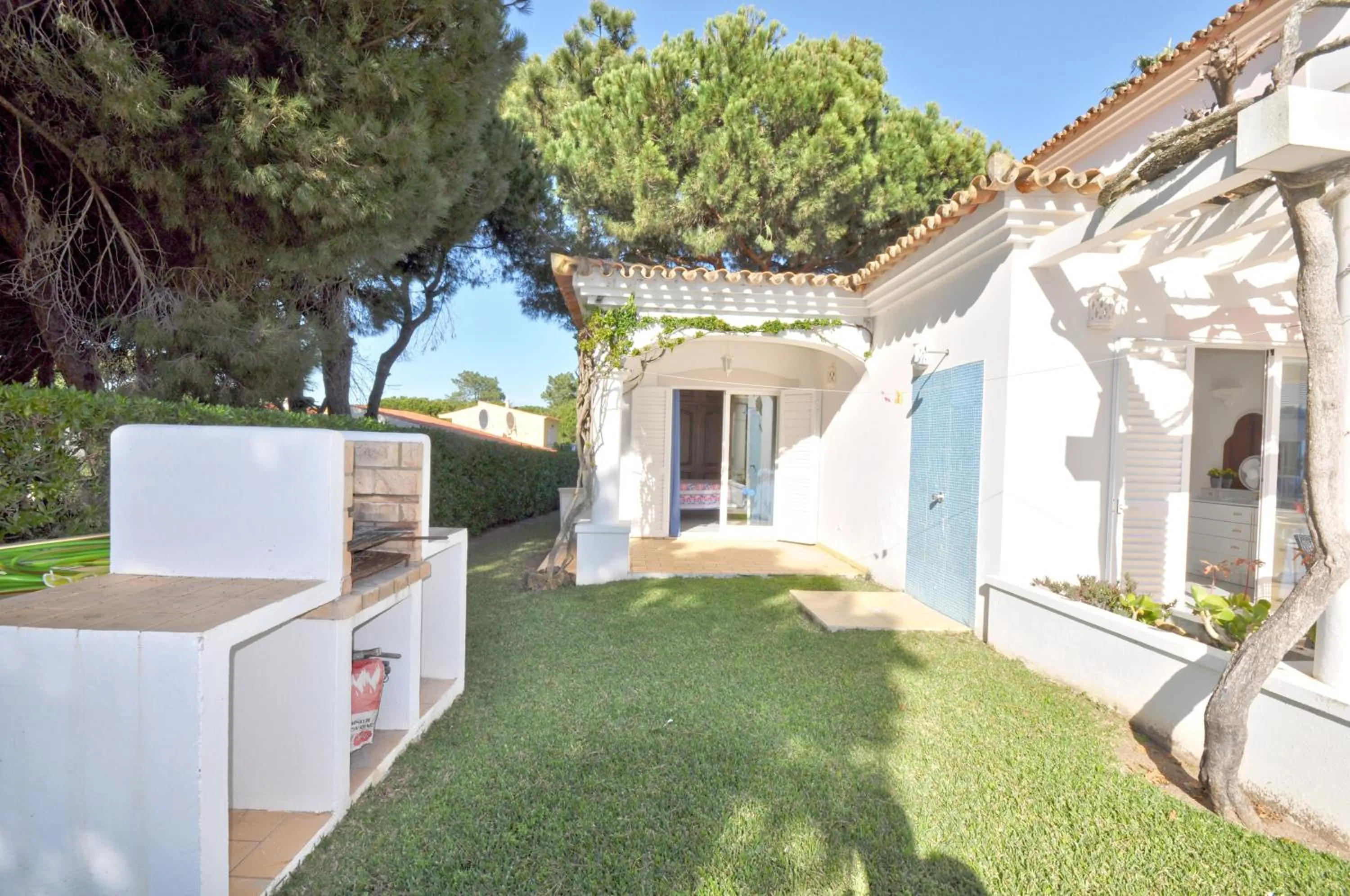 BBQ facilities in Charming Villa, Private Pool, Walking Distance to Centre, Free AC Wifi