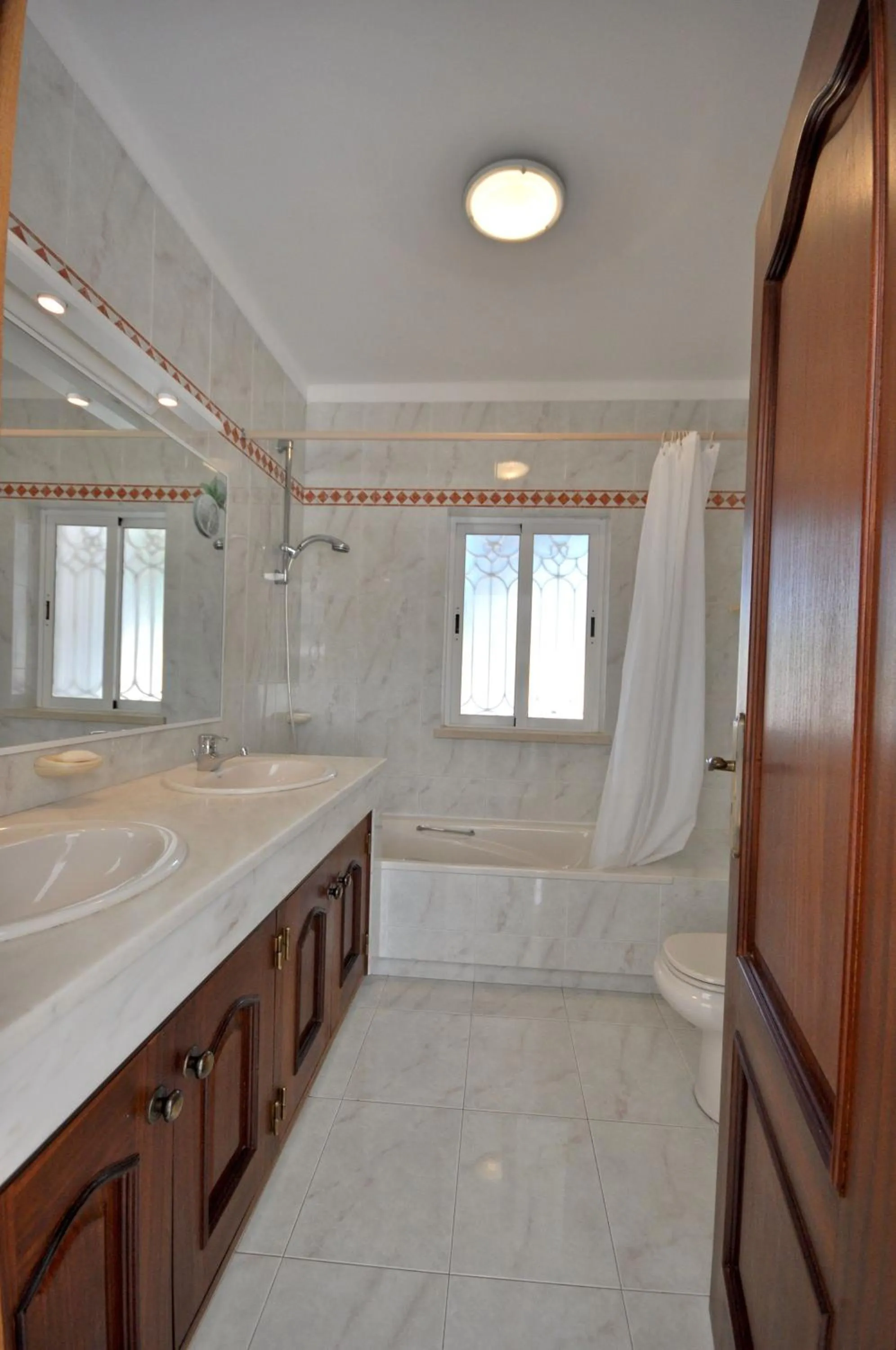 Bathroom in Charming Villa, Private Pool, Walking Distance to Centre, Free AC Wifi